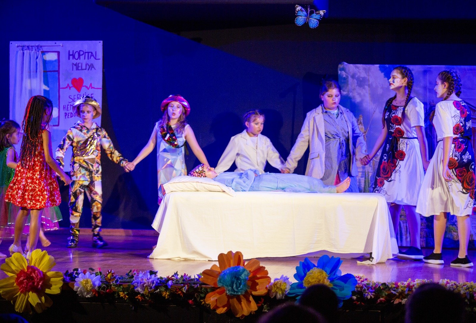 Cie Déclamé - cours de chant collectif, cours de chant particulier, cours de théâtre, cours de danse, cours de CABARET, cours de comédie musicale - enfant, ados, adulte -
Sur Auribeau Sur Siagne, Cabris, Grasse, Spéracèdes, proche de PÉGOMAS