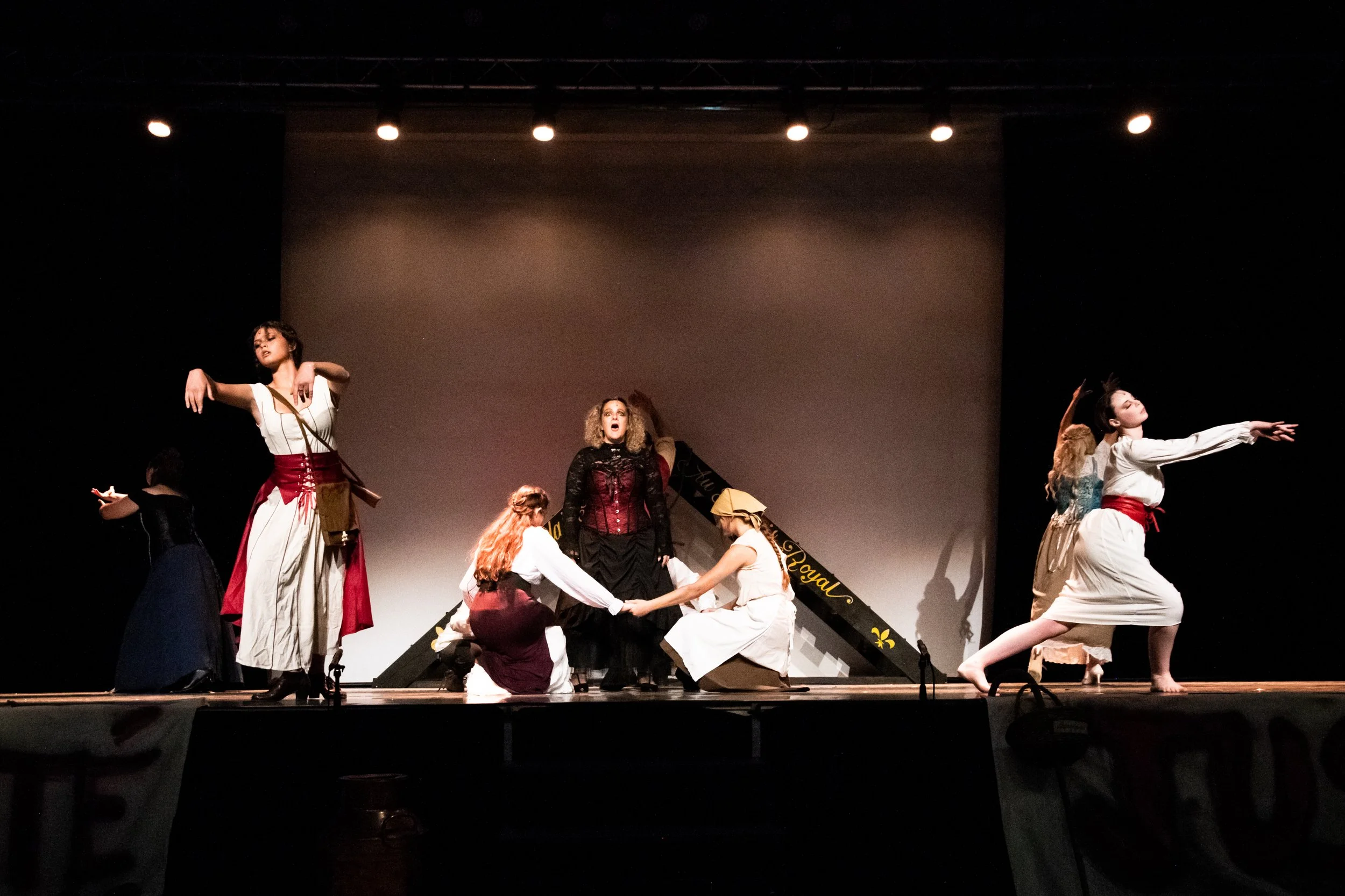Cie Déclamé - cours de chant collectif, cours de chant particulier, cours de théâtre, cours de danse, cours de CABARET, cours de comédie musicale - enfant, ados, adulte -
Sur Auribeau Sur Siagne, Cabris, Grasse, Spéracèdes, proche de PÉGOMAS