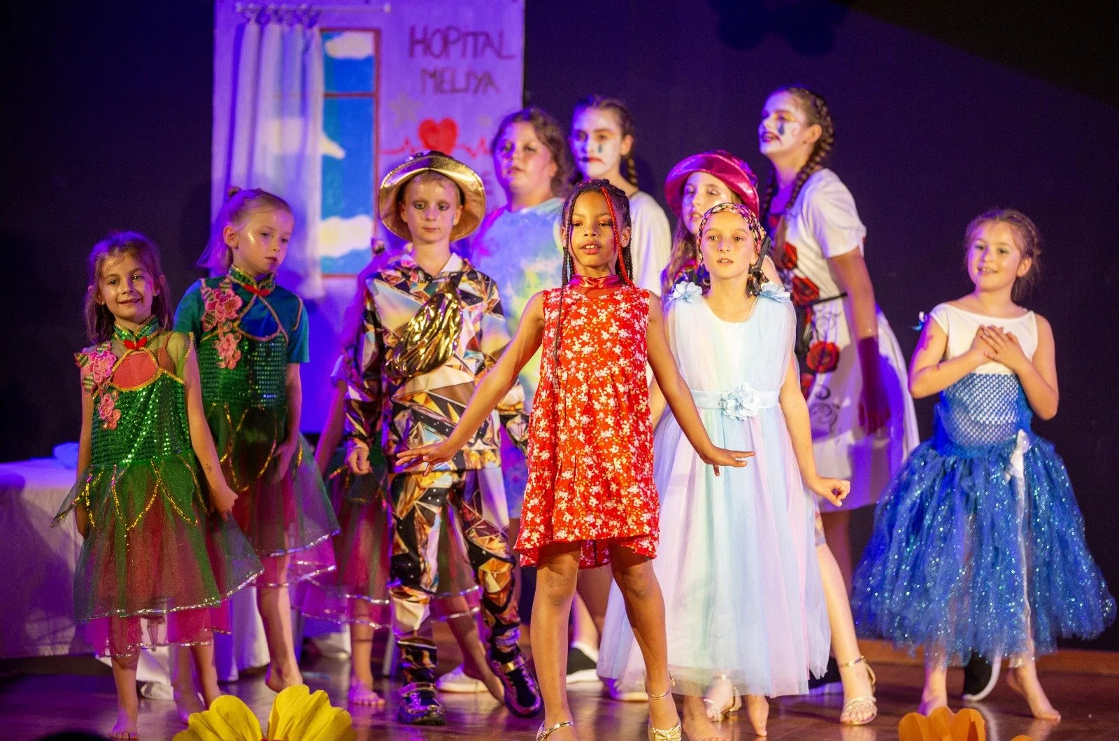 Cie Déclamé - cours de chant collectif, cours de chant particulier, cours de théâtre, cours de danse, cours de CABARET, cours de comédie musicale - enfant, ados, adulte -
Sur Auribeau Sur Siagne, Cabris, Grasse, Spéracèdes, proche de PÉGOMAS