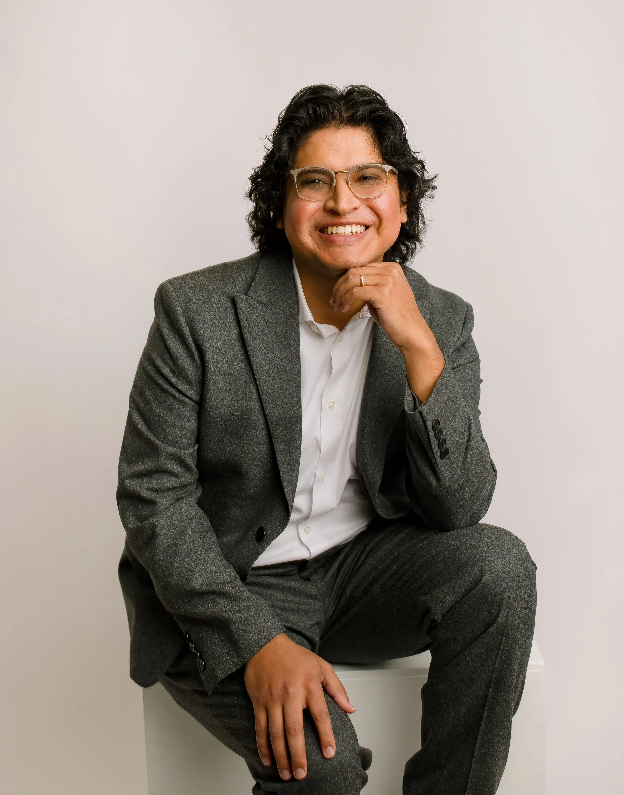 salmuel salmeron operations coordinator kneeling legal solutions collaborative family law
