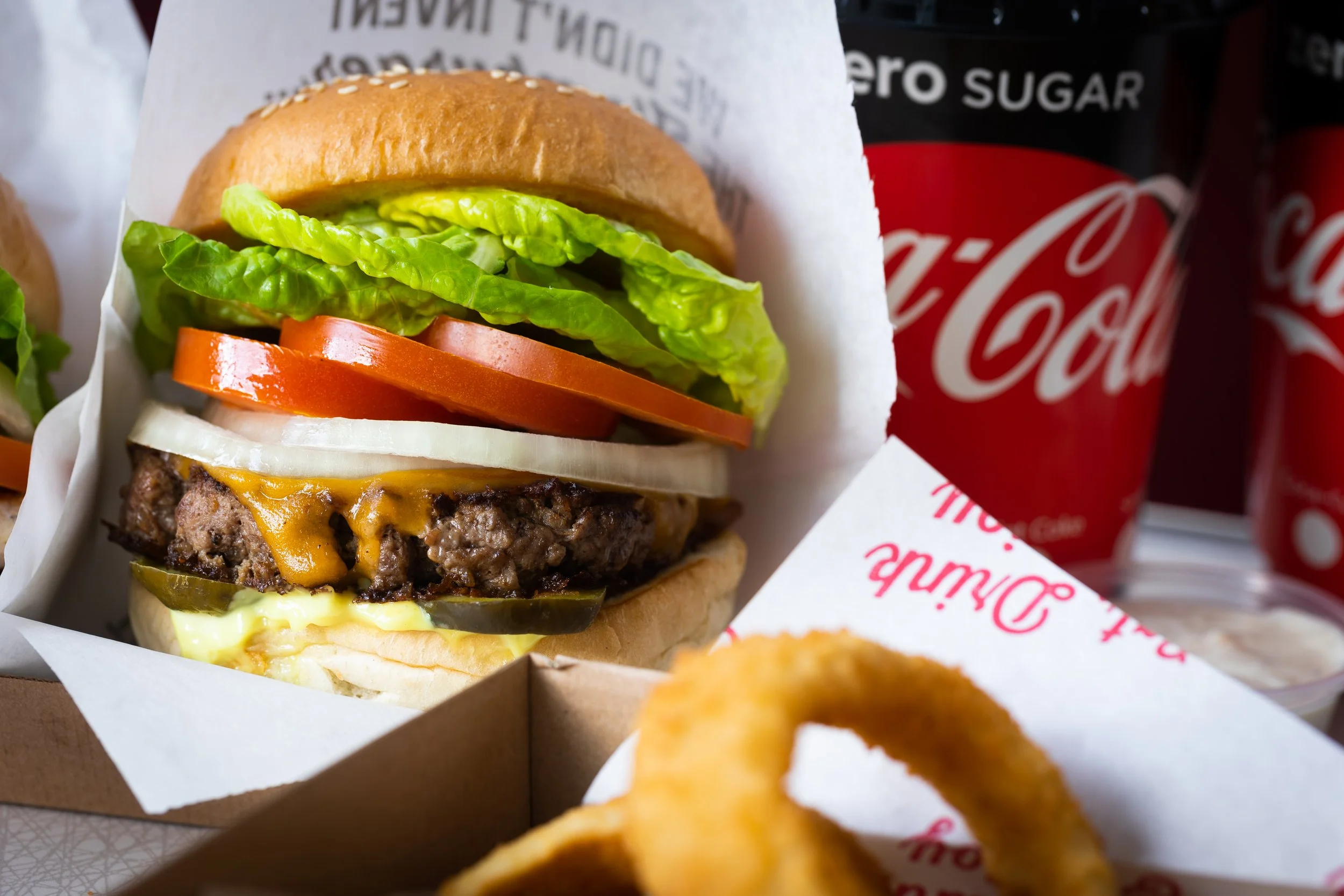 Smash Burgers vs Classic Burgers: What’s the Difference?