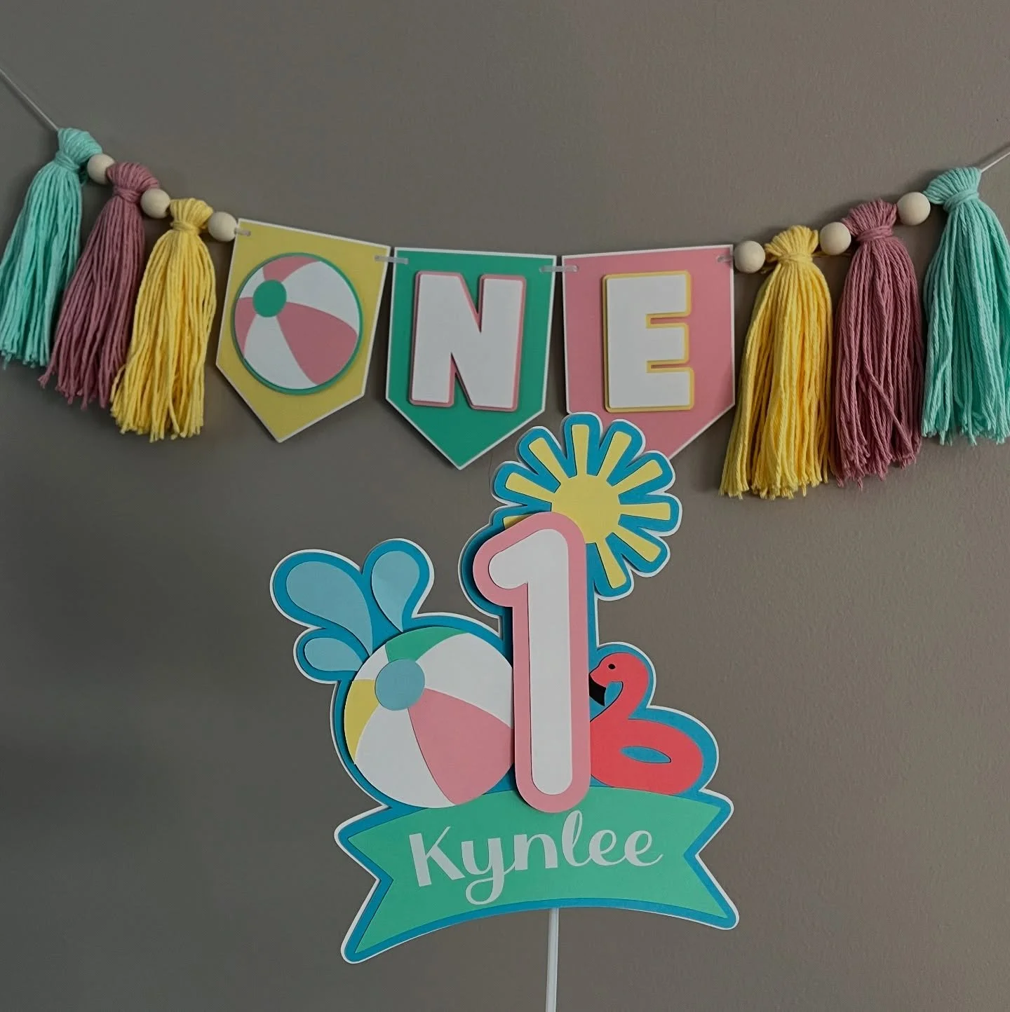 One year down, a lifetime of sunshine ahead! 🌞🎉
Celebrating with sunshine, sprinkles, and custom decor
Cake toppers &amp; high chair banners made to match your little one&rsquo;s big day 💛
 #FirstBirthday #CustomDecor #SummerVibes