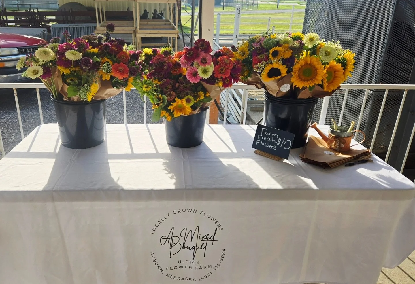 ✨ Custom details that make your business stand out! ✨
We loved creating this branded tablecloth for A Mixed Bouquet to help them showcase their beautiful farm-fresh flowers in style 🌻🌸
Whether it&rsquo;s markets, events, or pop-ups &mdash; we&rsquo