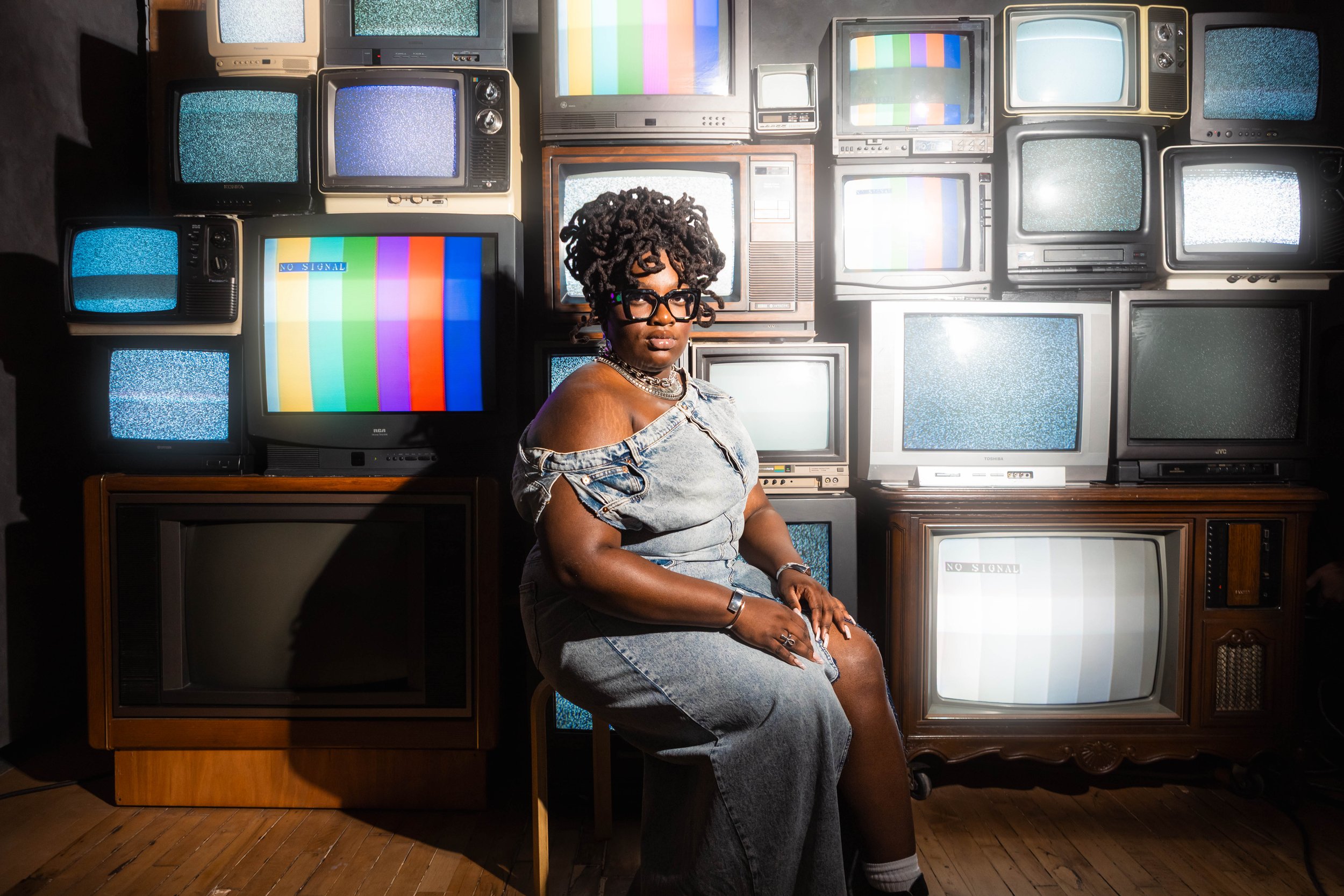 Studio 200 TV Wall Image