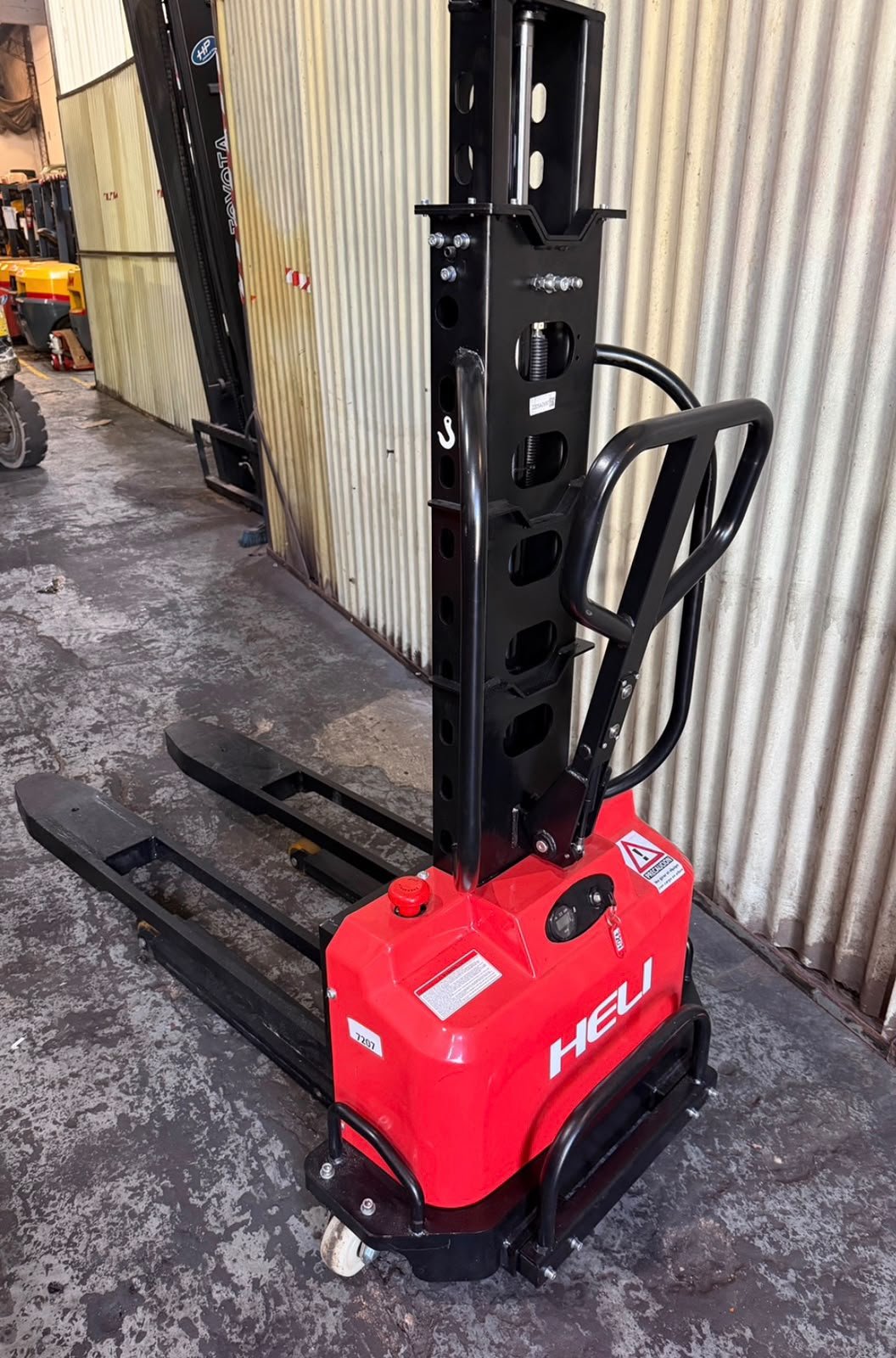 Apilador Eléctrico Heli 1000kg