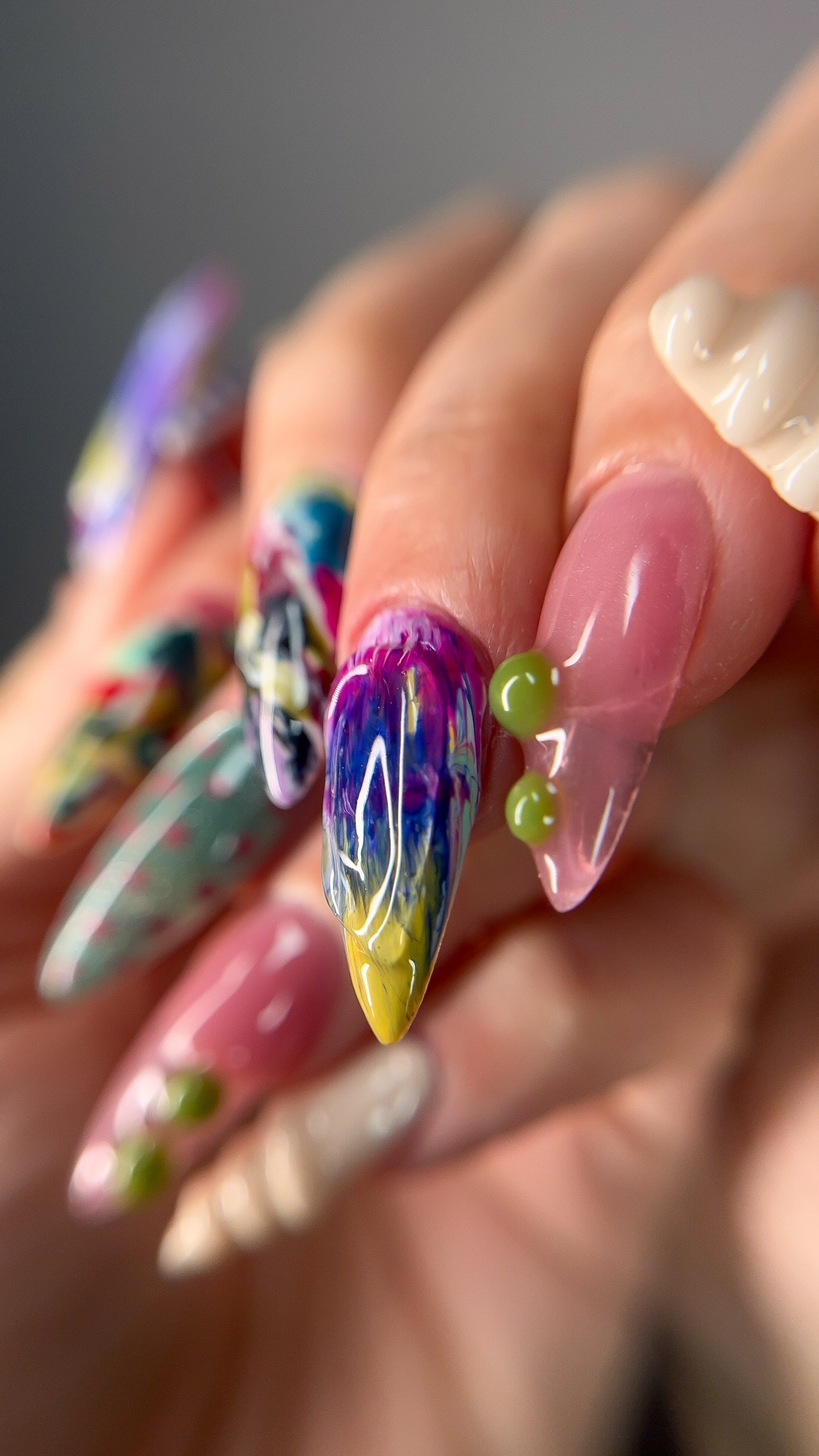 Lilith Manicure Gelx Nail Artist Ongles Pose Americaine Manucure Combinée Manucure Russe Manucure Seche Soin des ongles Manucure Luxueuse Longueuil Rive Sud Montreal