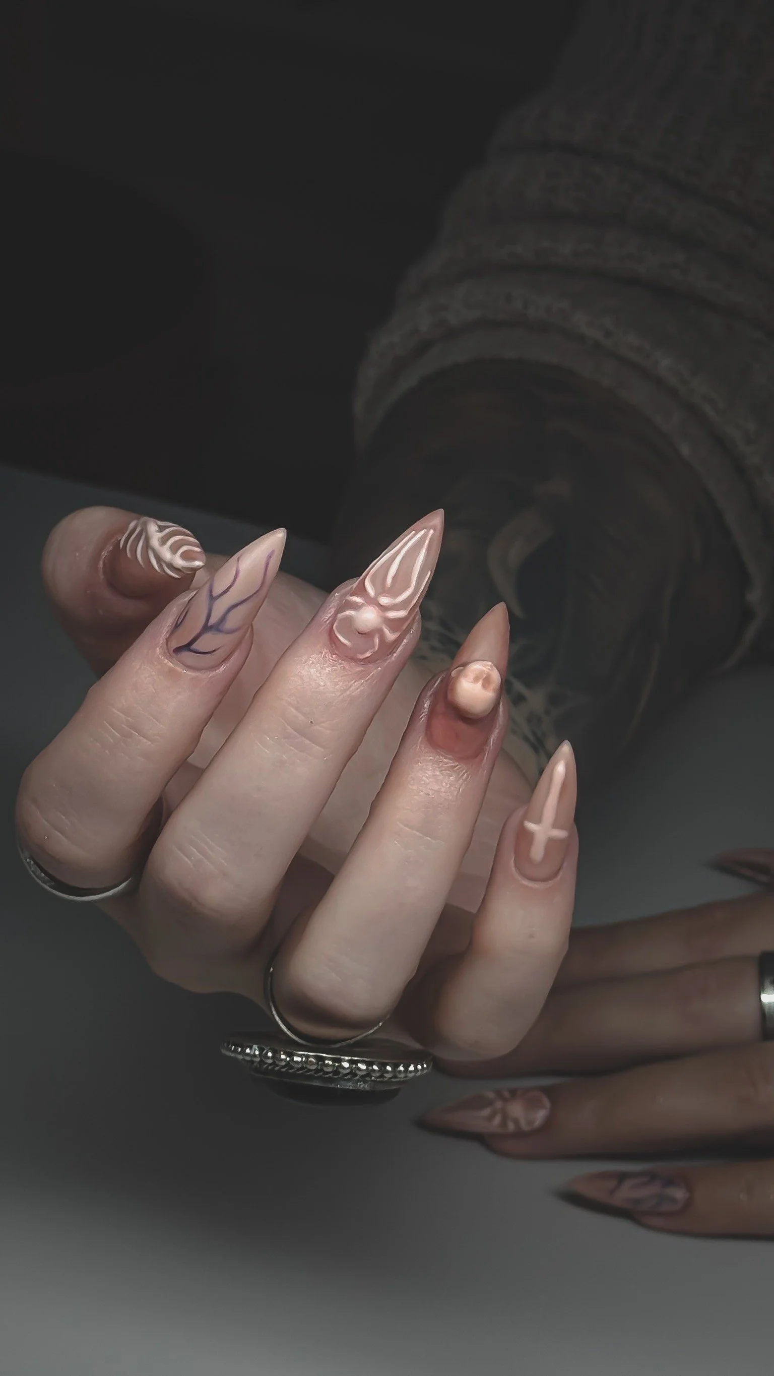 Lilith Manicure Gelx Nail Artist Ongles Pose Americaine Manucure Combinée Manucure Russe Manucure Seche Soin des ongles Manucure Luxueuse Longueuil Rive Sud Montreal