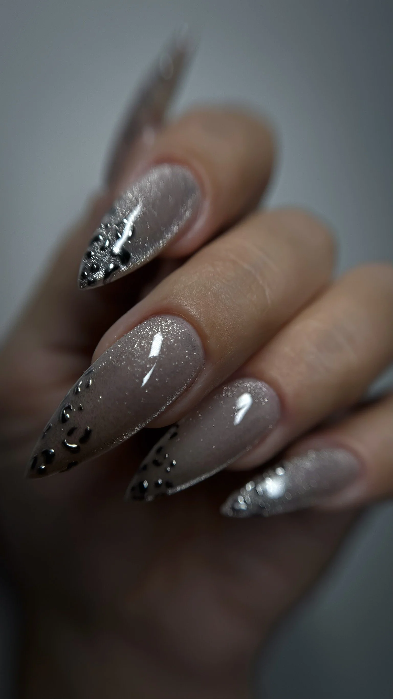 Lilith Manicure Gelx Nail Artist Ongles Pose Americaine Manucure Combinée Manucure Russe Manucure Seche Soin des ongles Manucure Luxueuse Longueuil Rive Sud Montreal