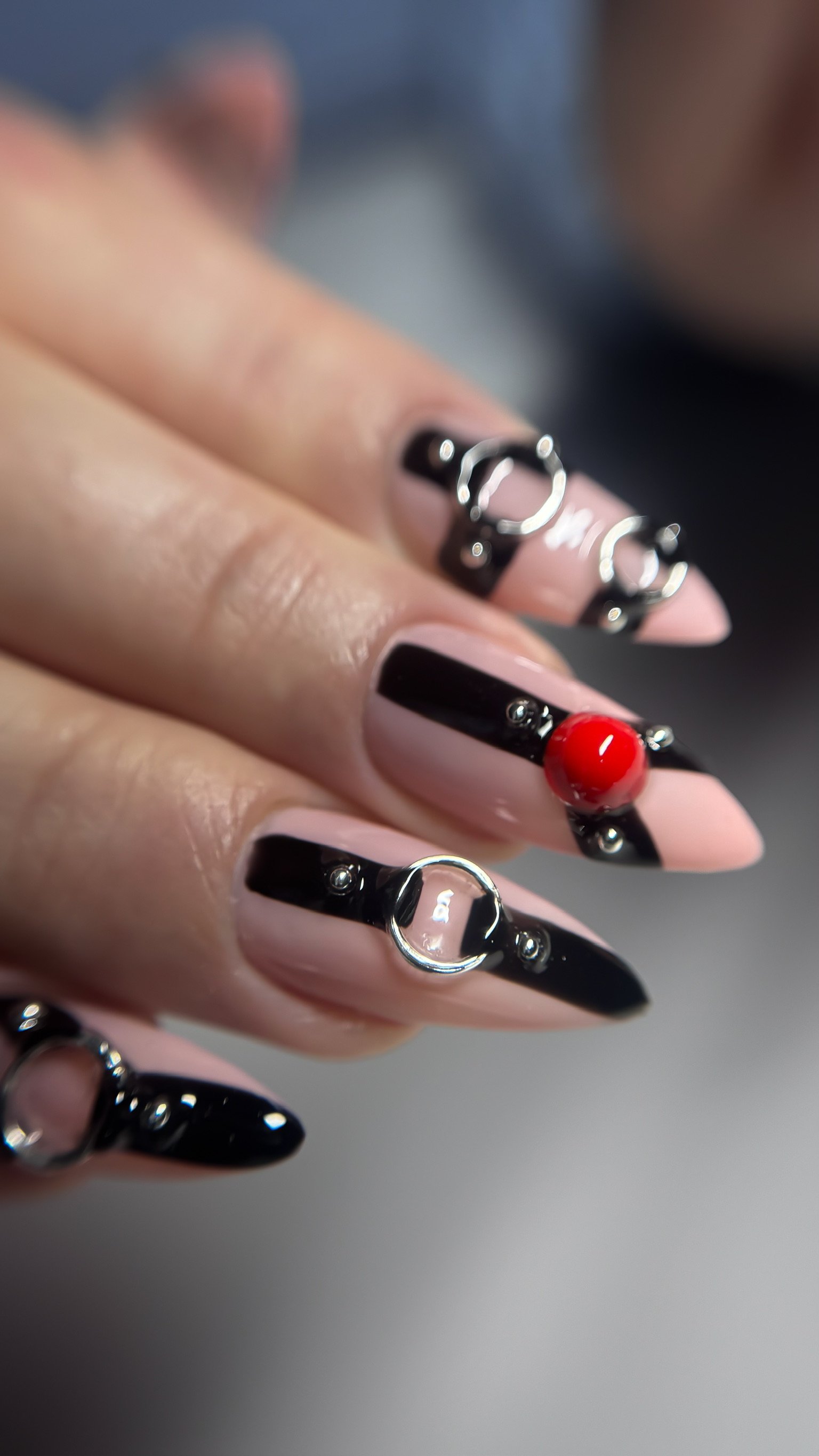 Lilith Manicure Gelx Nail Artist Ongles Pose Americaine Manucure Combinée Manucure Russe Manucure Seche Soin des ongles Manucure Luxueuse Longueuil Rive Sud Montreal