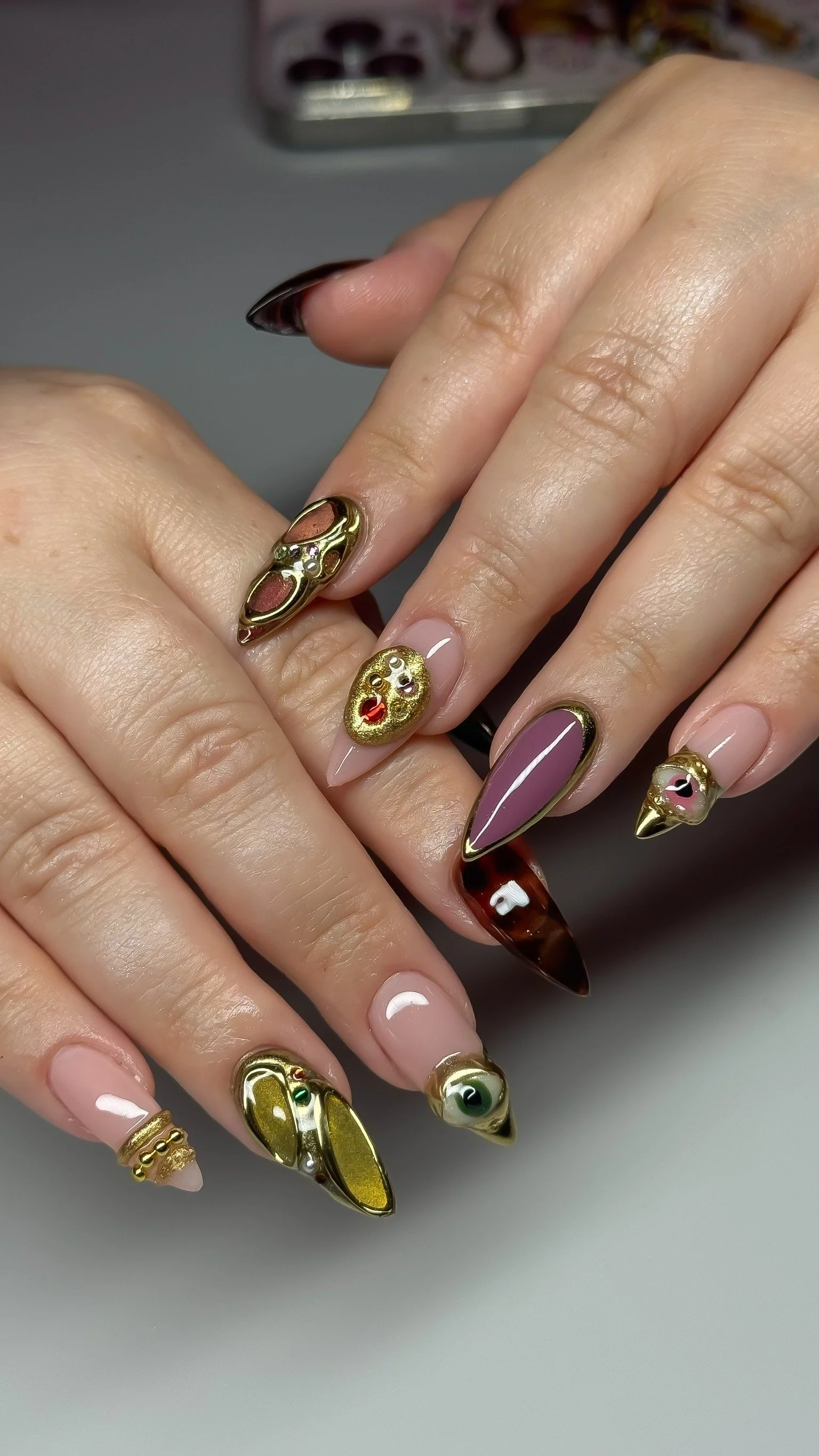 Lilith Manicure Gelx Nail Artist Ongles Pose Americaine Manucure Combinée Manucure Russe Manucure Seche Soin des ongles Manucure Luxueuse Longueuil Rive Sud Montreal