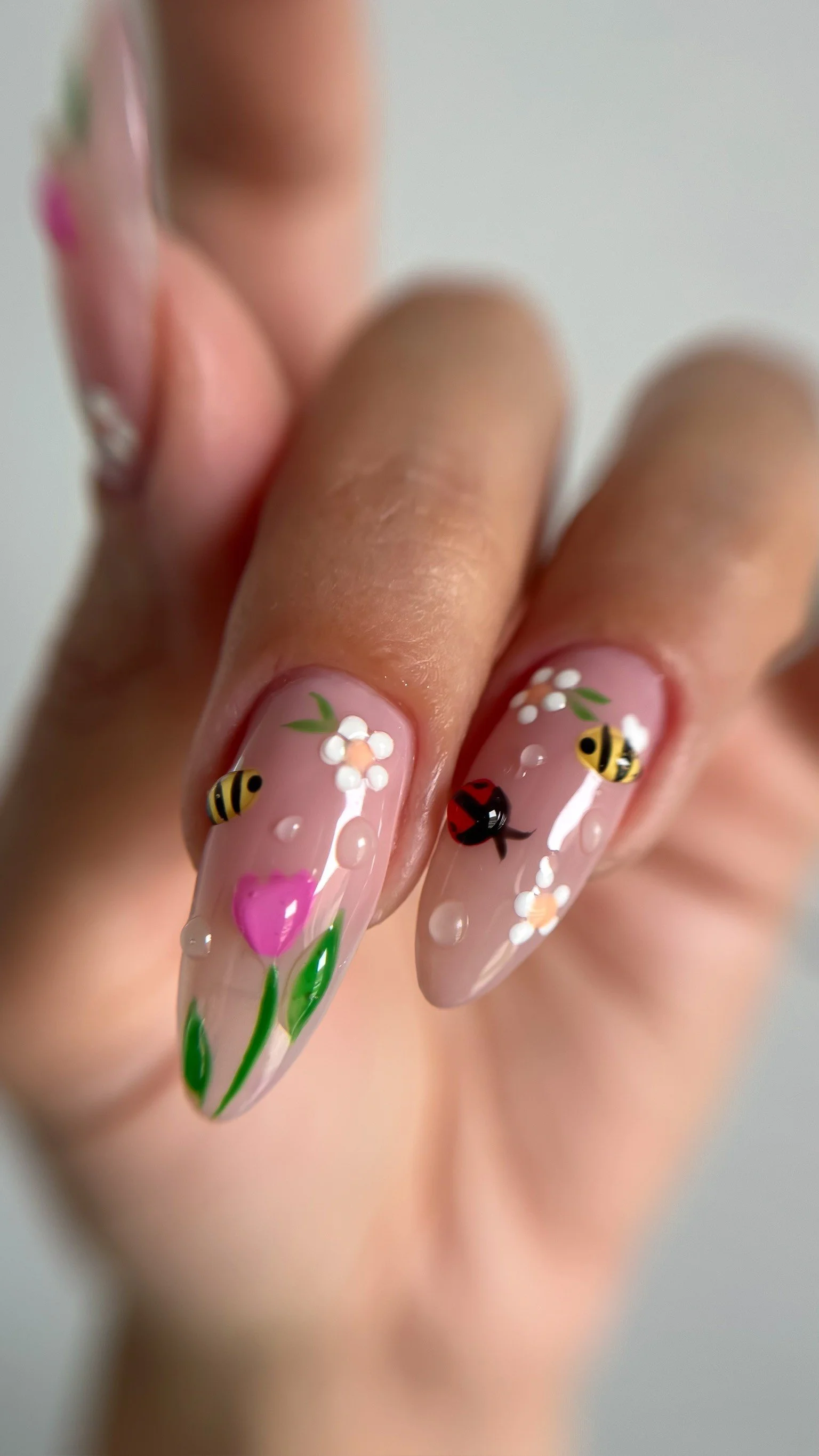 Lilith Manicure Gelx Nail Artist Ongles Pose Americaine Manucure Combinée Manucure Russe Manucure Seche Soin des ongles Manucure Luxueuse Longueuil Rive Sud Montreal