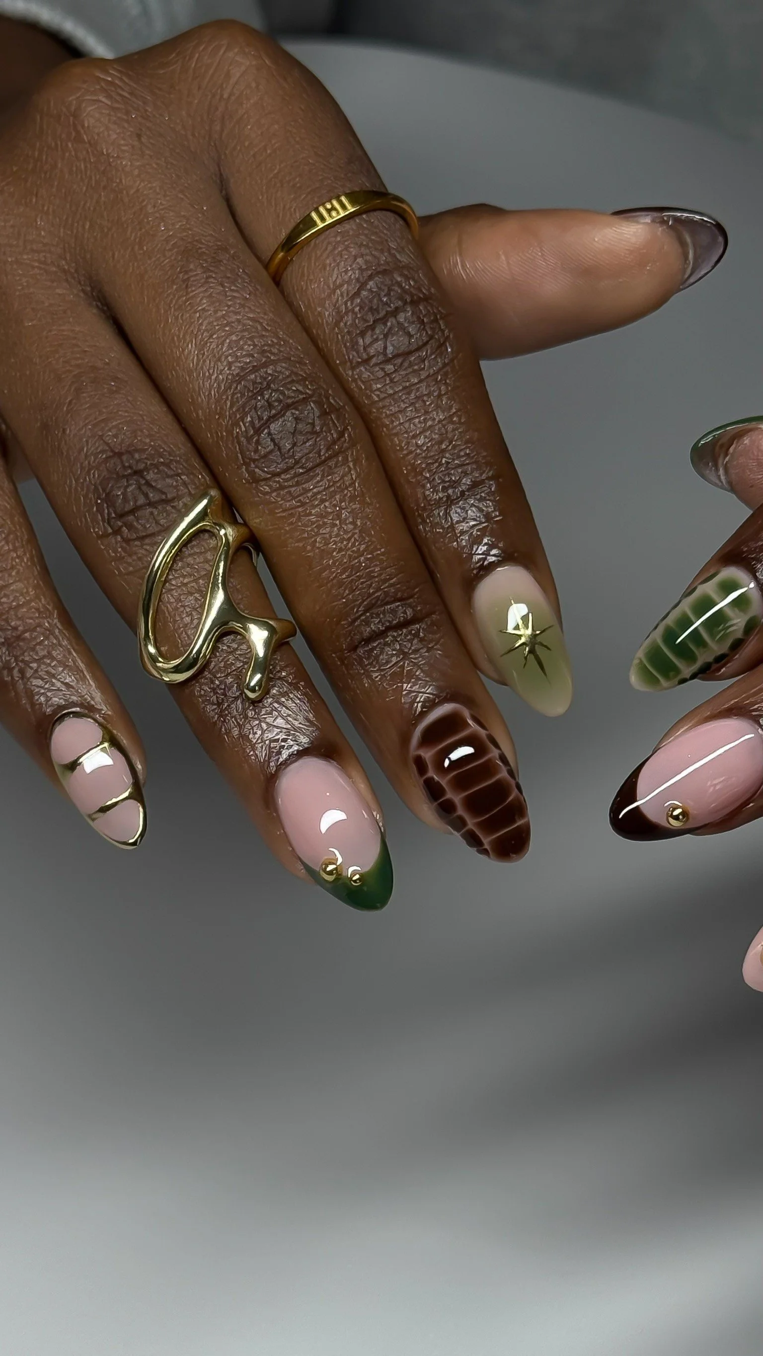 Lilith Manicure Gelx Nail Artist Ongles Pose Americaine Manucure Combinée Manucure Russe Manucure Seche Soin des ongles Manucure Luxueuse Longueuil Rive Sud Montreal