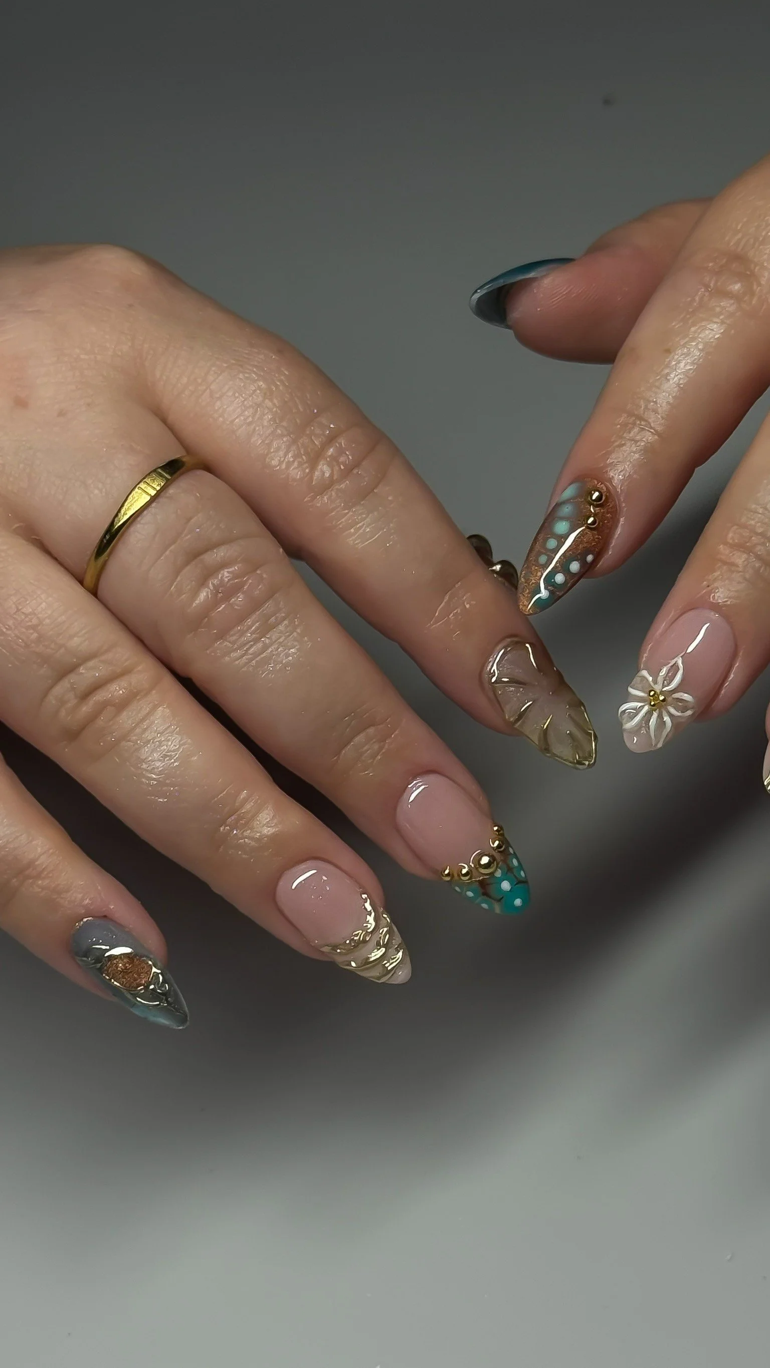 Lilith Manicure Gelx Nail Artist Ongles Pose Americaine Manucure Combinée Manucure Russe Manucure Seche Soin des ongles Manucure Luxueuse Longueuil Rive Sud Montreal