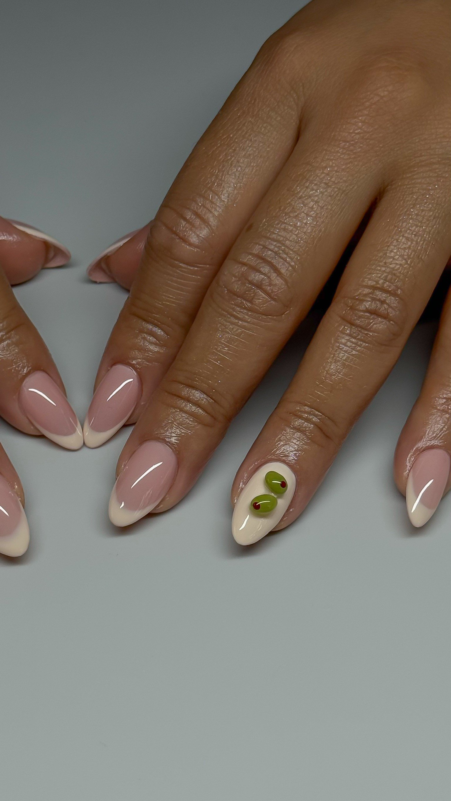 Lilith Manicure Gelx Nail Artist Ongles Pose Americaine Manucure Combinée Manucure Russe Manucure Seche Soin des ongles Manucure Luxueuse Longueuil Rive Sud Montreal