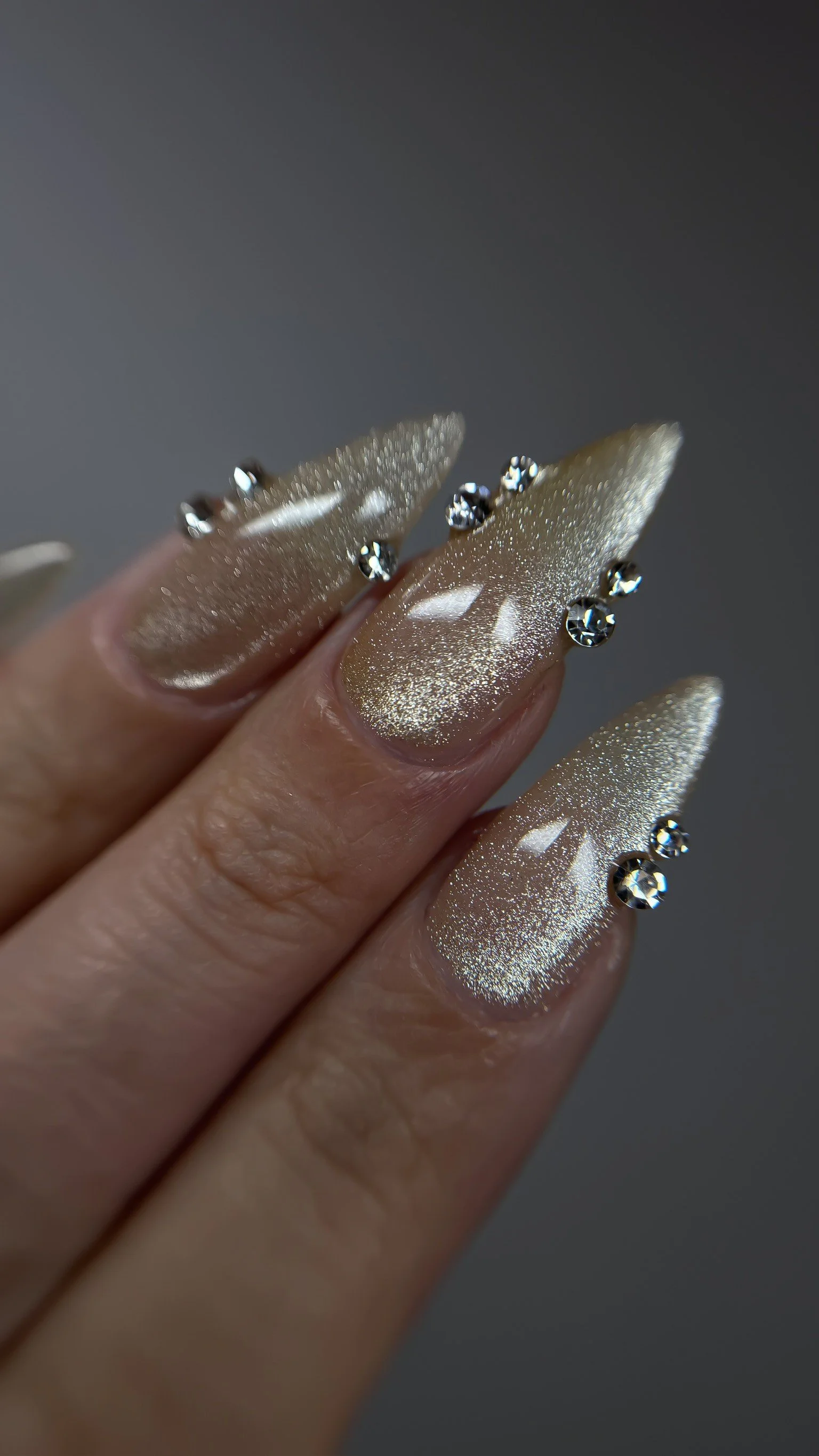 Lilith Manicure Gelx Nail Artist Ongles Pose Americaine Manucure Combinée Manucure Russe Manucure Seche Soin des ongles Manucure Luxueuse Longueuil Rive Sud Montreal