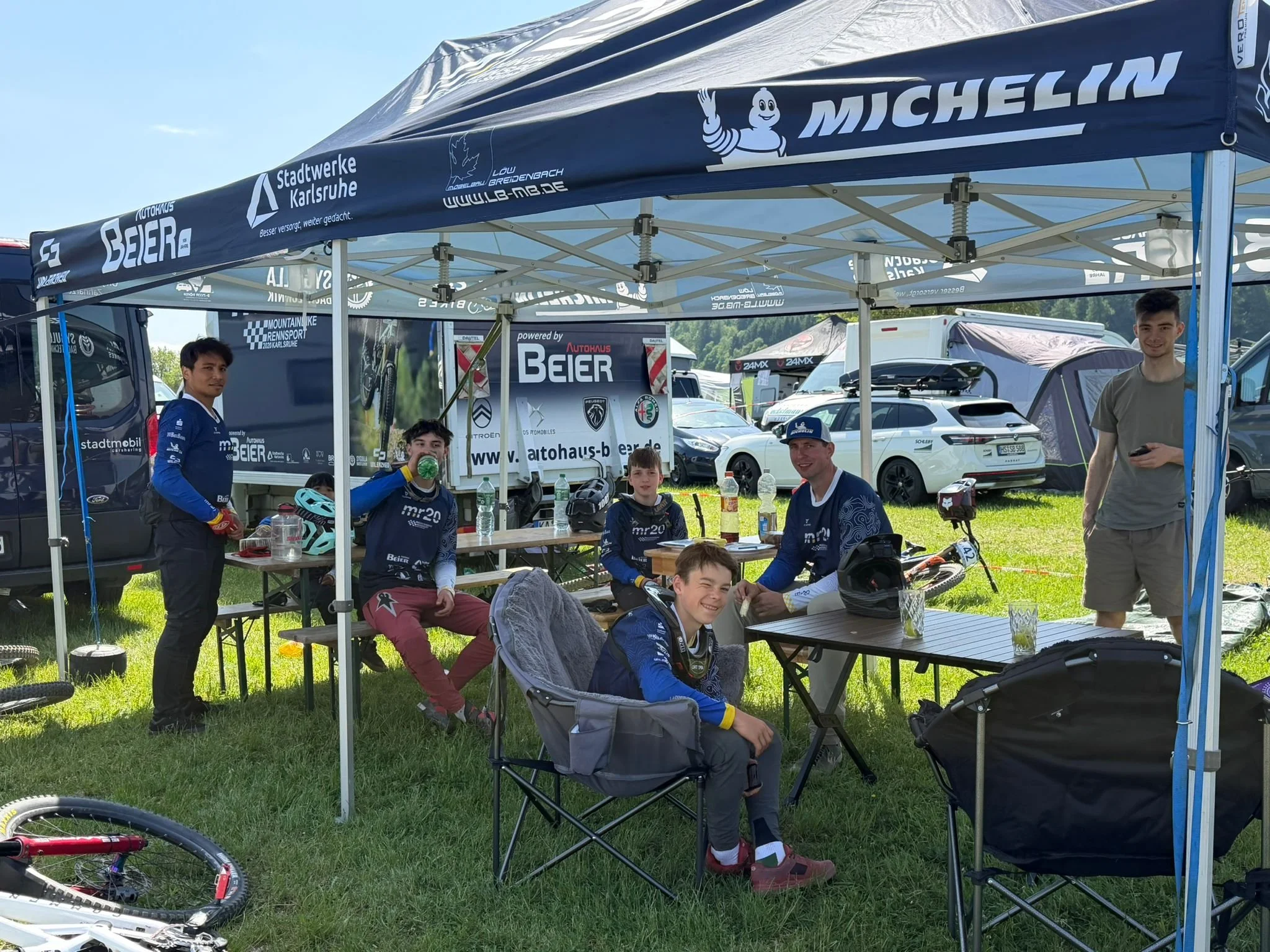 Team im Fahrerlager Willingen