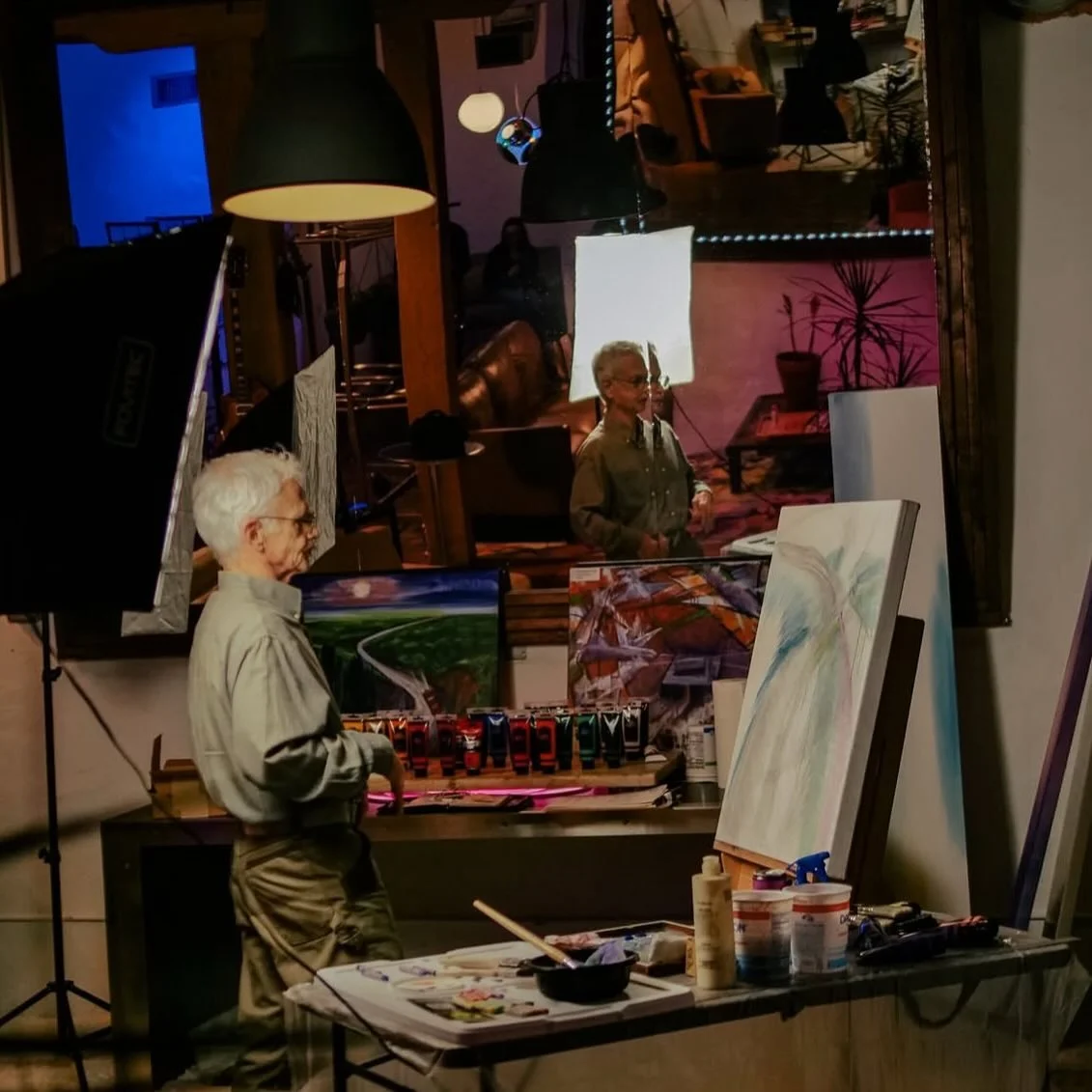 In February of this year, Jack had a painting studio setup in room of @backtablegso. You can find many of his pieces on display there, which are available for purchase via the website linked in bio
.
.
.
🎶: @tomtroyerchestra