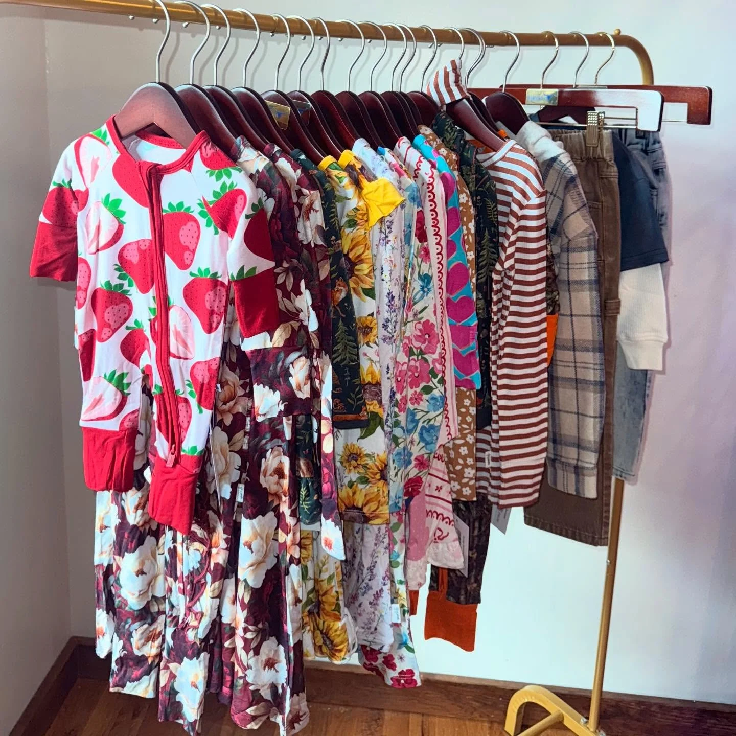 New arrivals are here ✨
Thoughtfully chosen pieces for newborn&ndash;5T 🤍
Shop local &bull; Clinton, CT