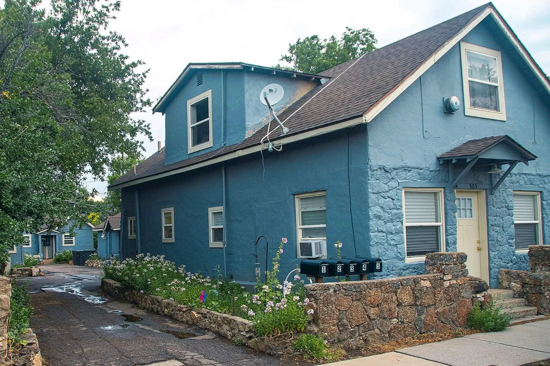 Cottage Court (5-unit)
Building: 3253 sqft
Parcel: 7100 sqft
Density: 31 units/acre
