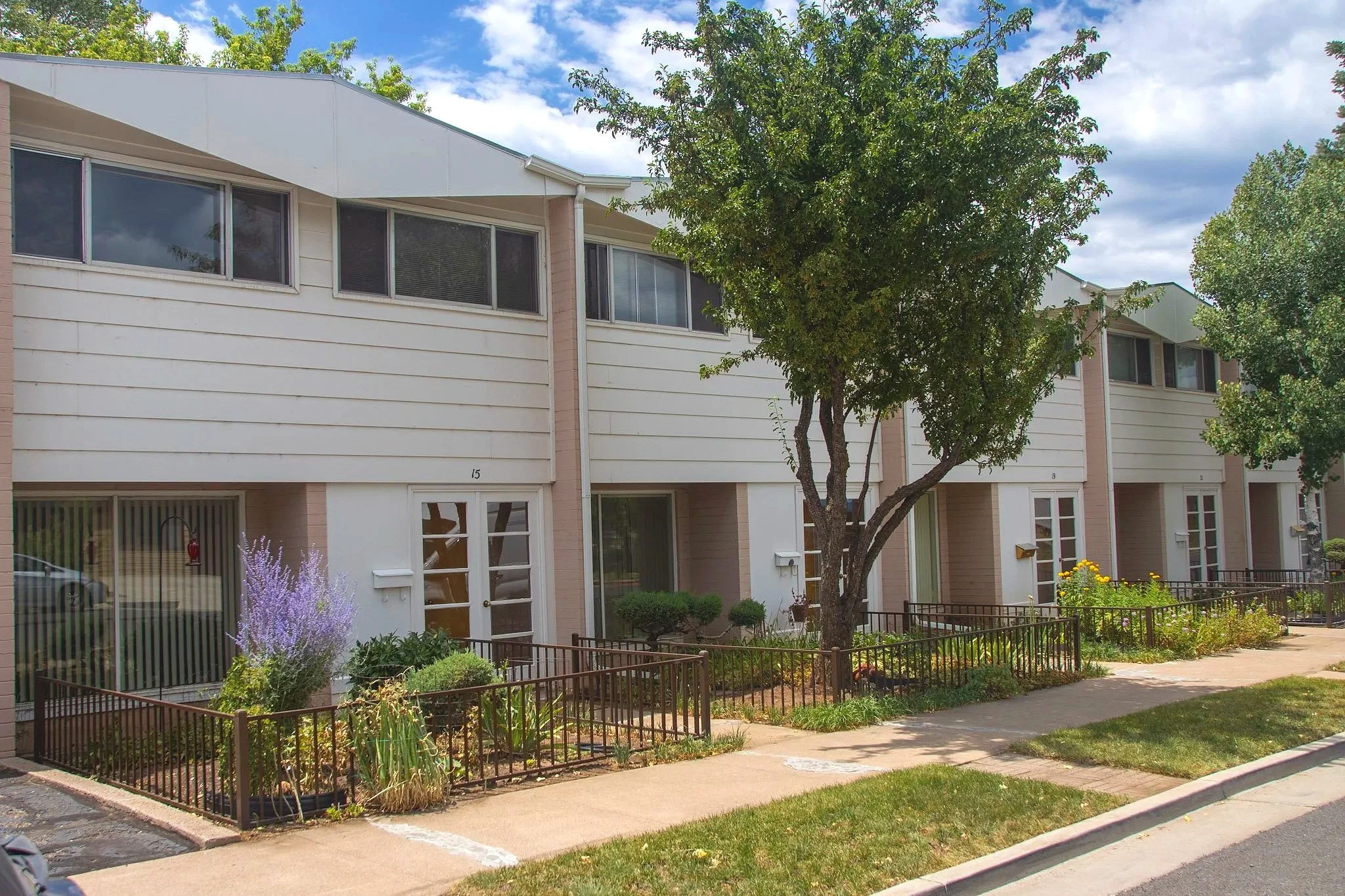 Fourplex
Building: 4798 sqft
Parcel: 7100 sqft
Density: 25 units/acre