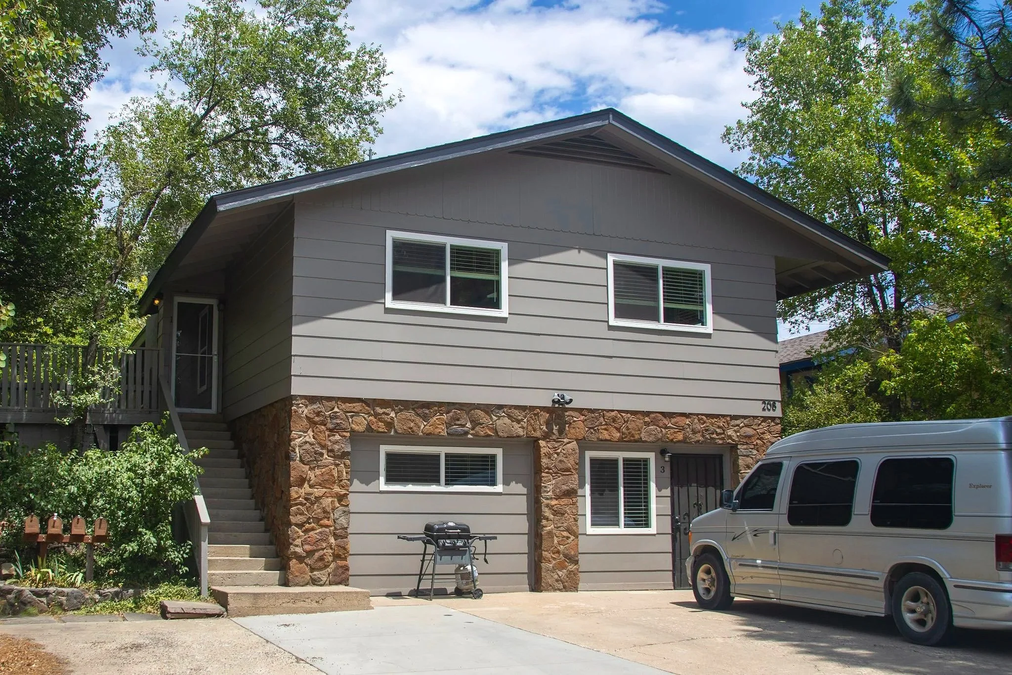 Fourplex (converted)
Building: 2796 sqft
Parcel: 6700 sqft
Density: 26 units/acre