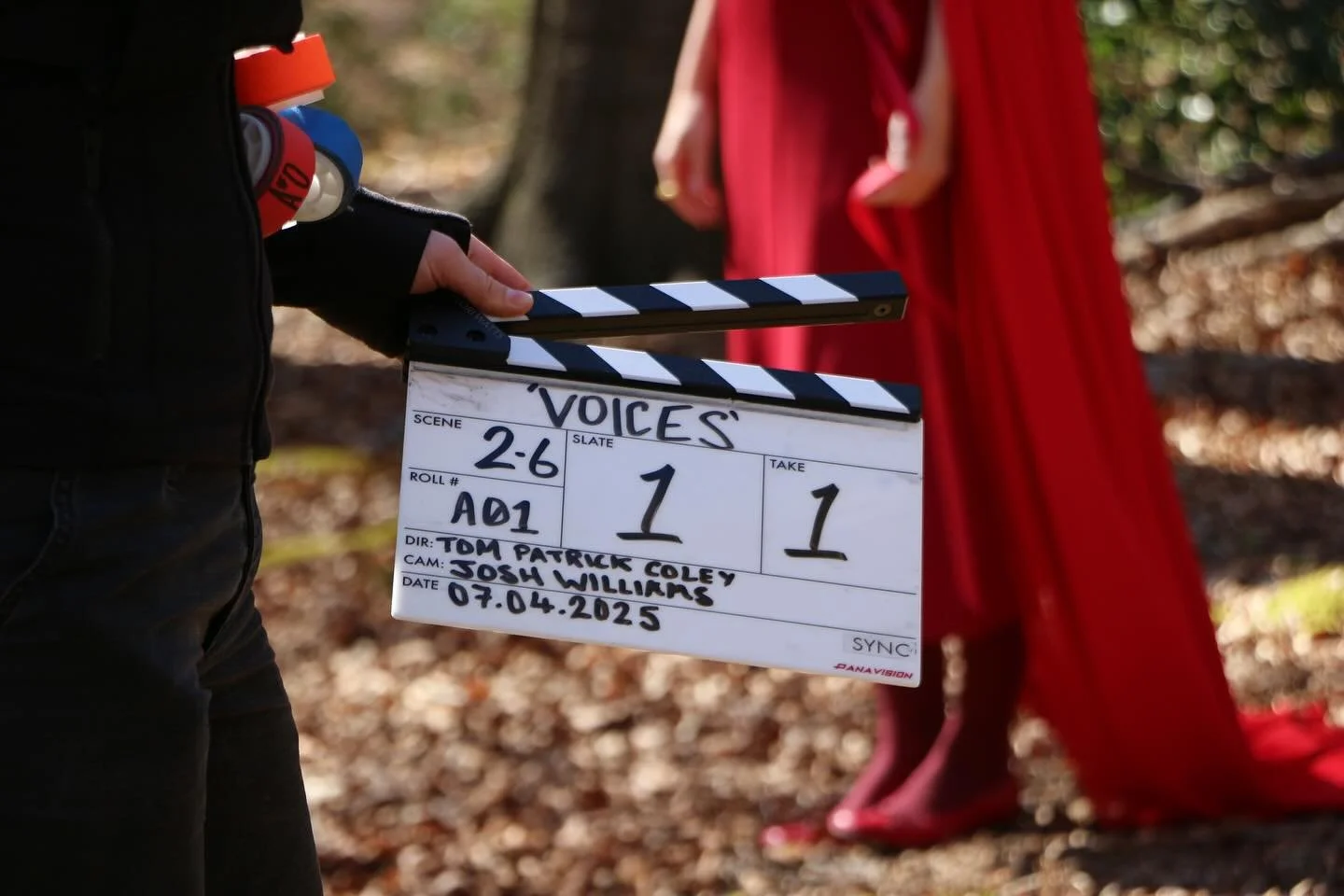 📷&rsquo;Voices&rsquo; BTS Part 1 📸
BTS by @costanza.dc 🫶
.
.
.
Artist: Martha Goddard @marthaa_goddard
Director: Tom Patrick Coley @tompatrickcoley

Producer: Yann Selakovitch @yann.selak
Production Assistant/ BTS: Costanza Di Castro @costanza.dc
