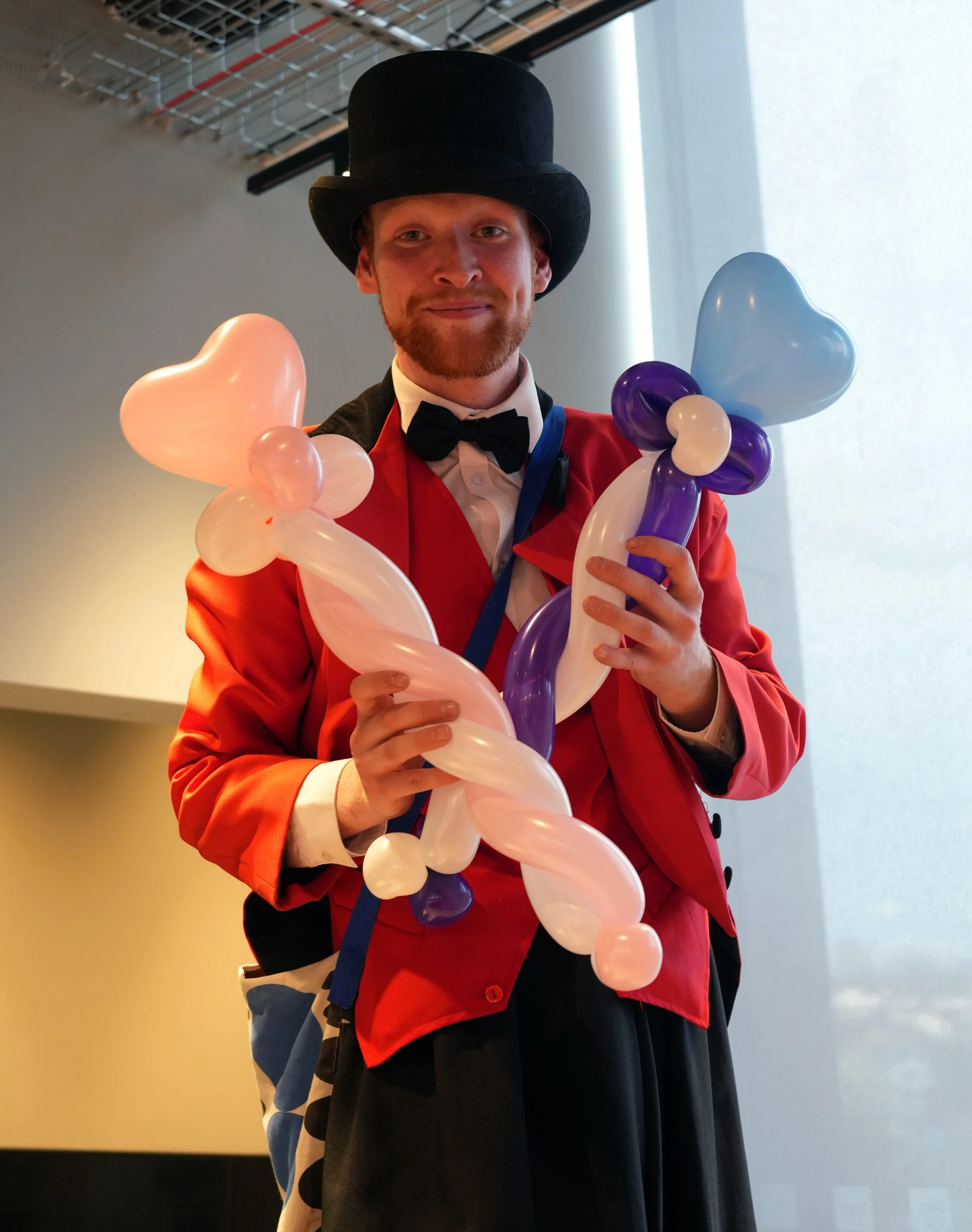 Will Frow Entertainment Stilt walking balloon modeller