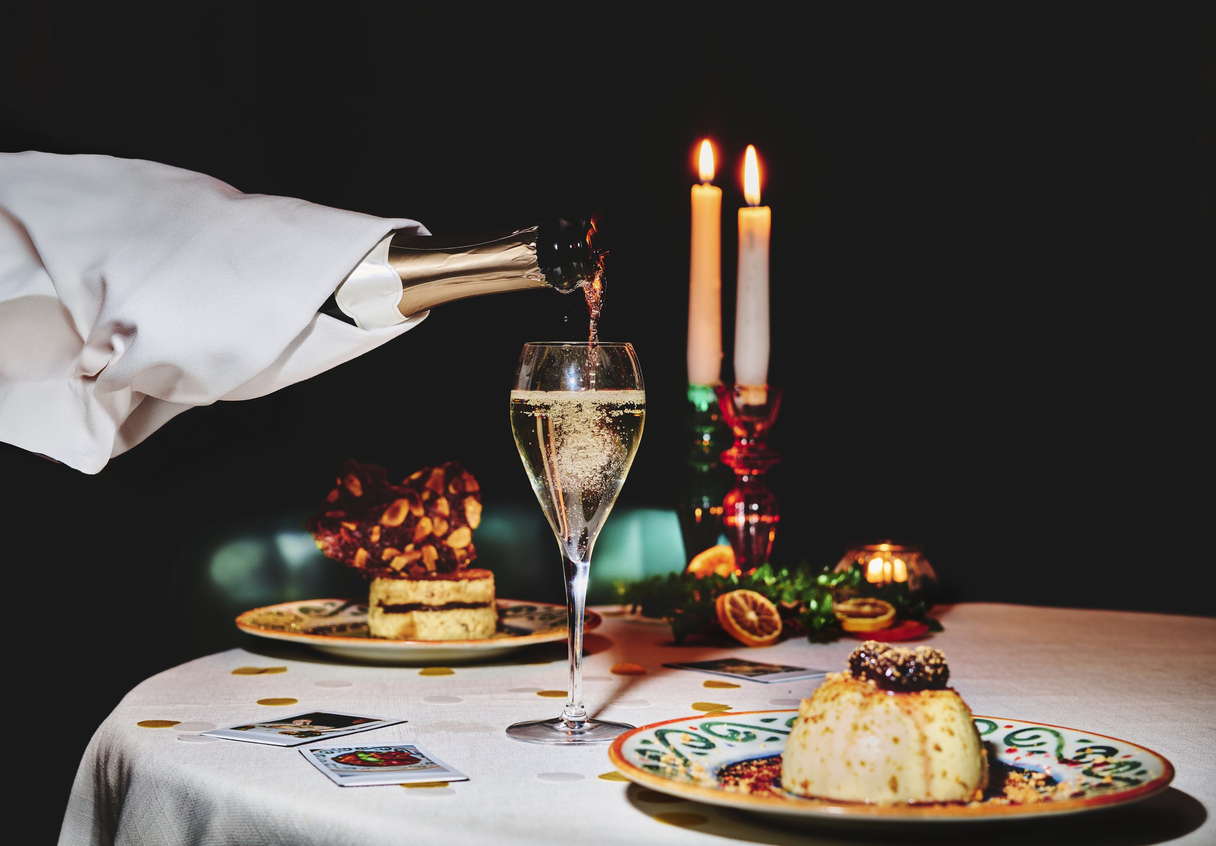 Riva Blu_Prosecco Pour.jpg