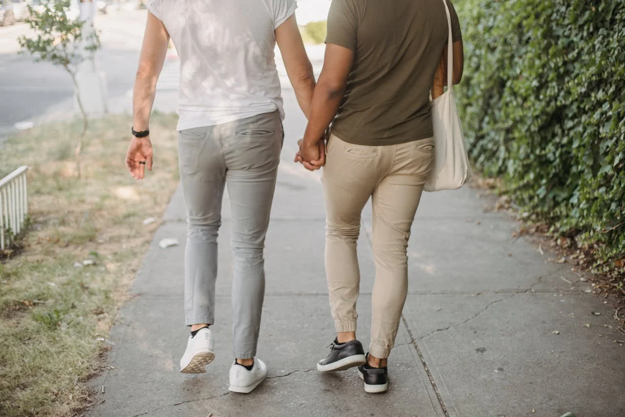 couple-walking-and-holding-hands