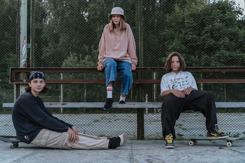 teenagers-at-the-skate-park