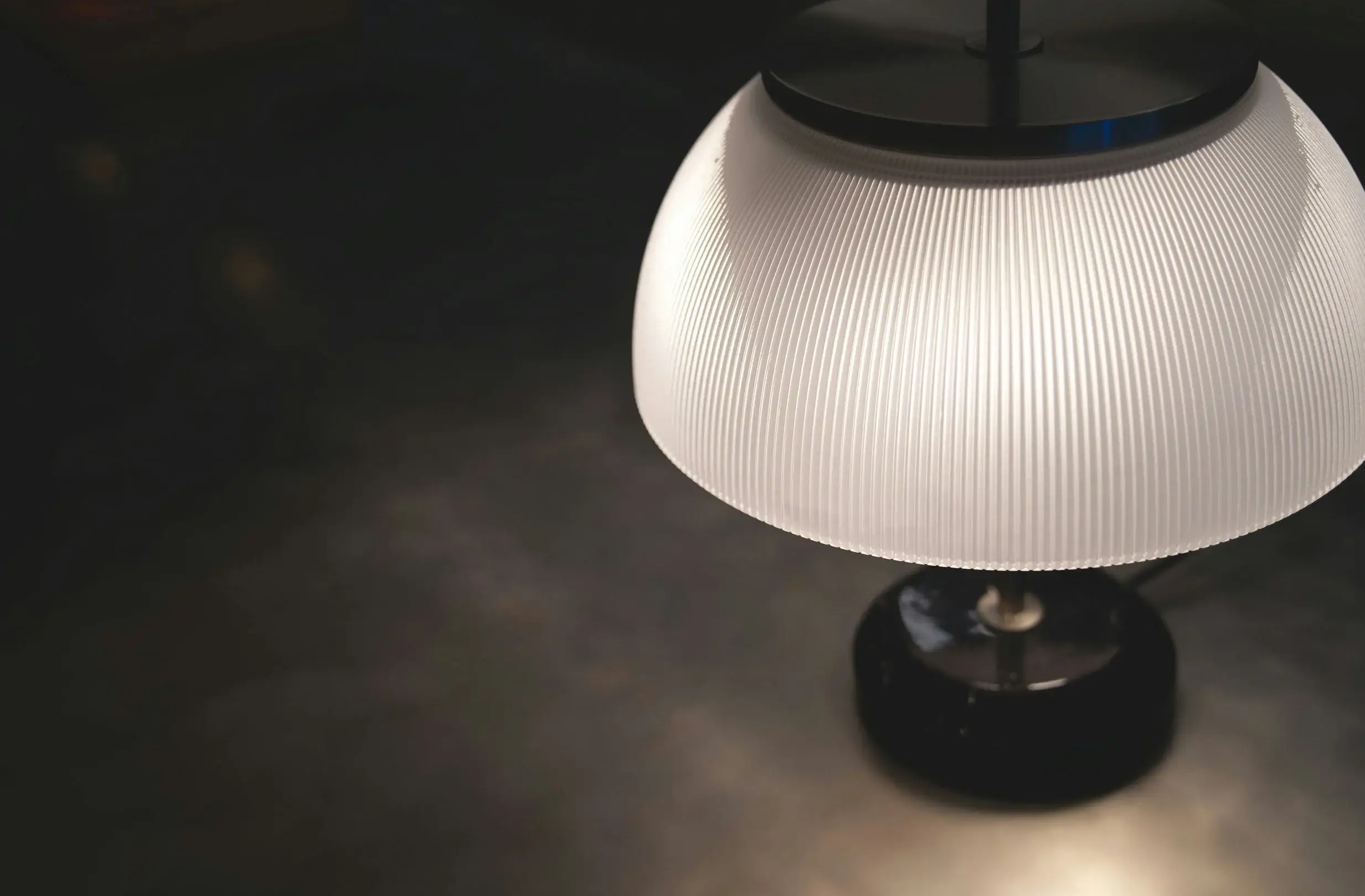 focused workspace symbolizing clarity and decision making for young professionals