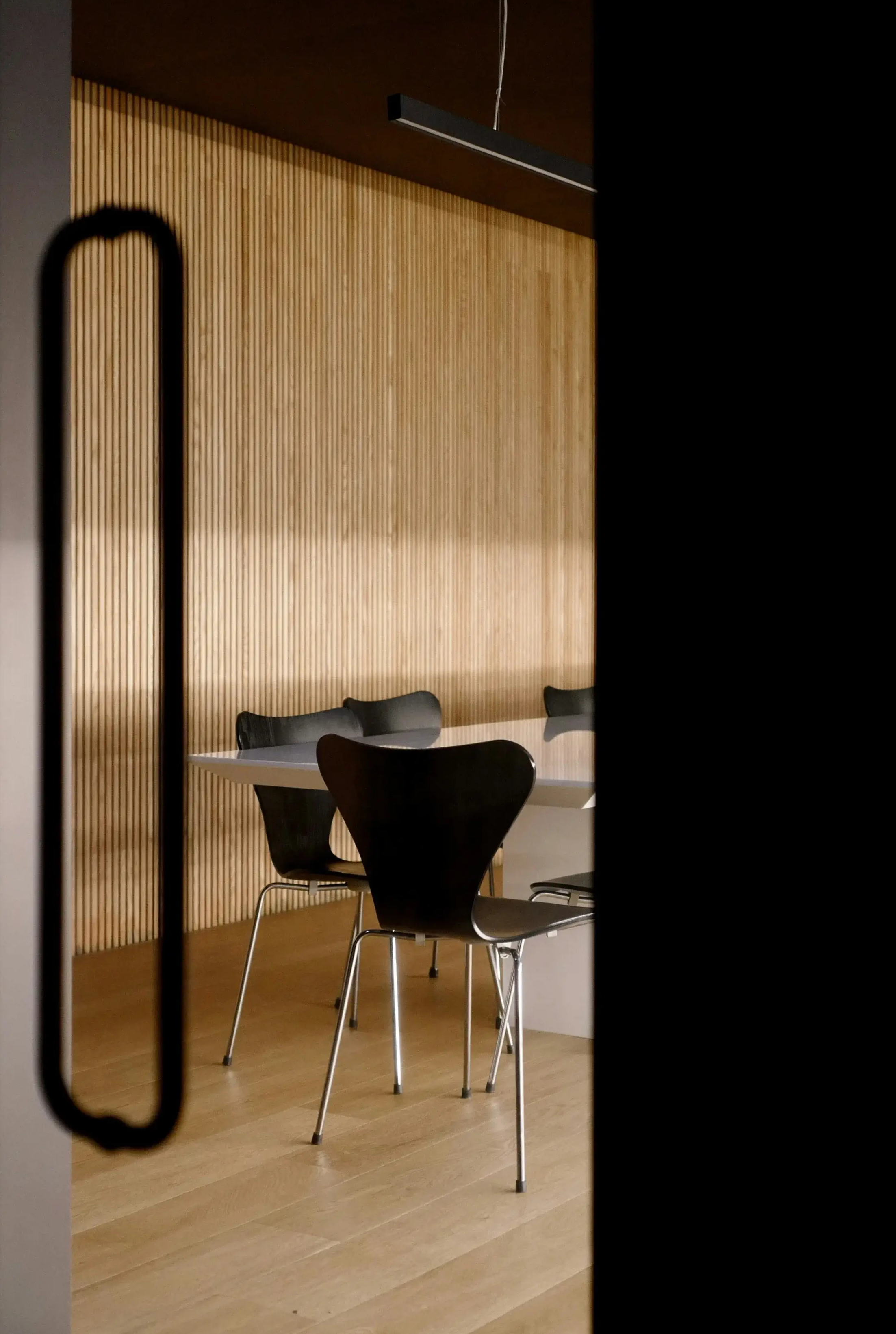 private conversation space for executive hq application and career direction guidance