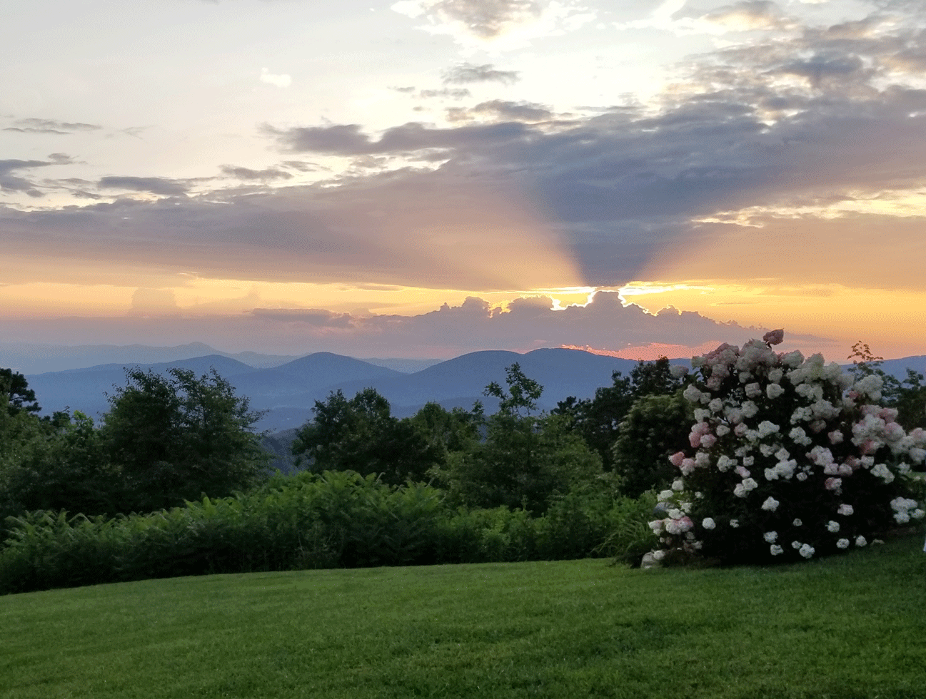 Sunset-at-The-Cabin-Ridge.gif
