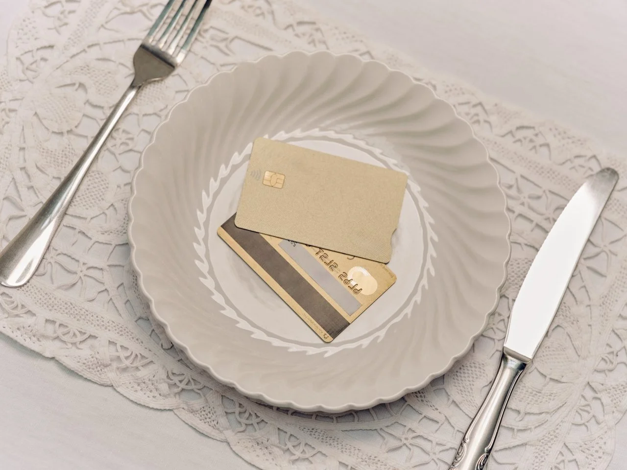 Friendflation Is Real: How to Split Bills With Friends Without Awkwardness