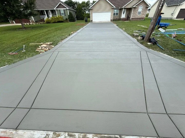 Concrete driveway in Tullahoma, TN