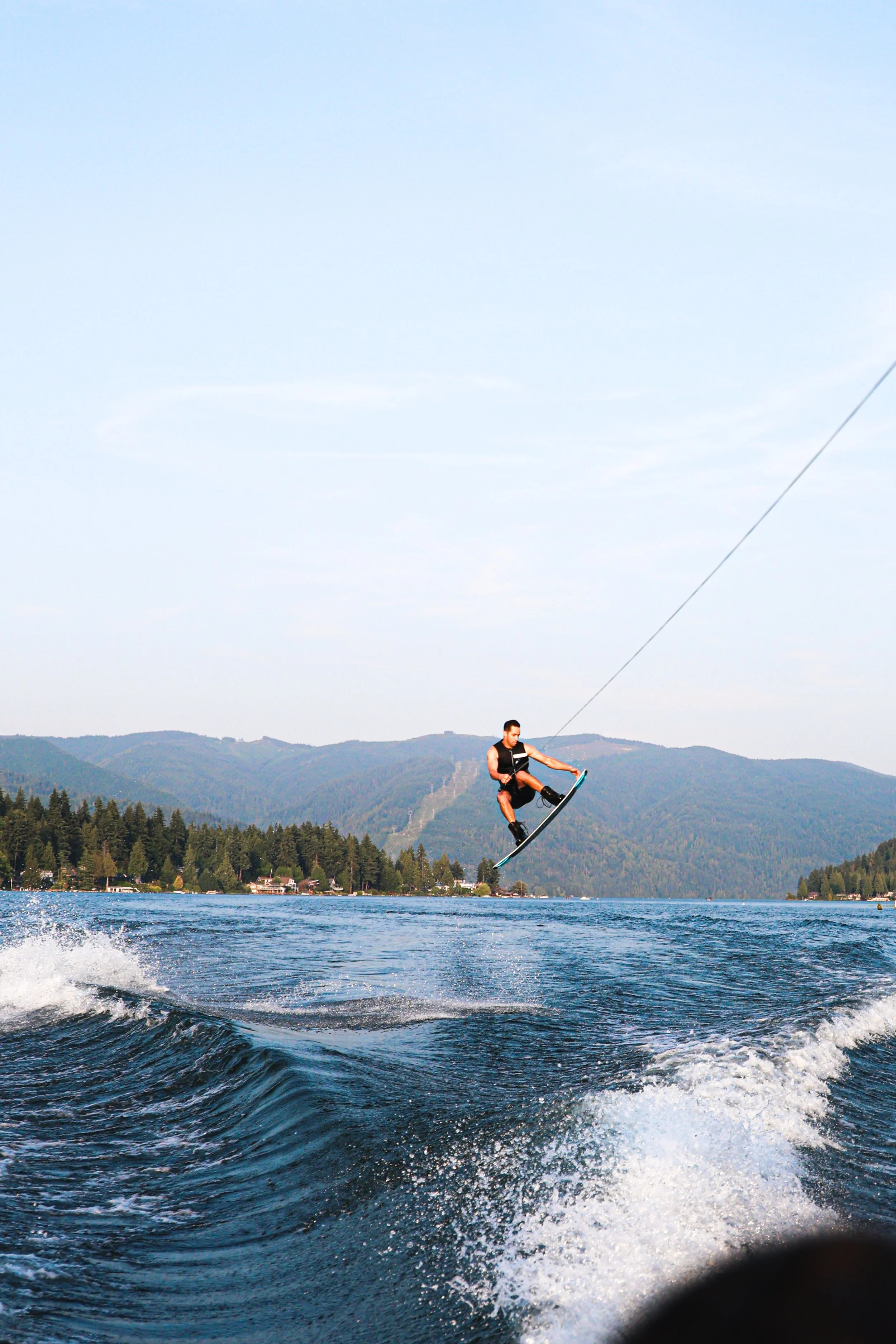 Wakeboarding vs. Wakesurfing: Which Should You Try First?