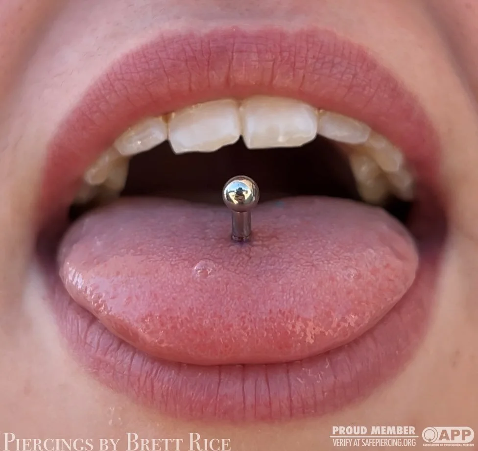 Freehand tongue piercing with implant grade titanium made by @peoples_jewelry 

#appmember #safepiercing #terrehautepiercing #tonguepiercing #implantgradetitanium