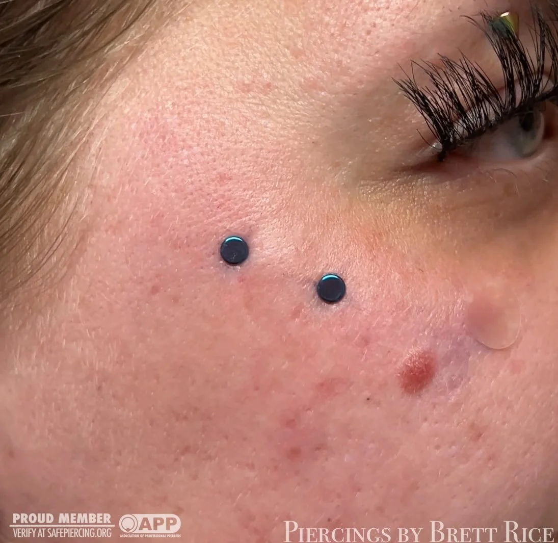 Surface piercing with implant grade titanium from @intrinsicbody 

#safepiercing #appmember #terrehautepiercing #midwestpiercer #surfacepiercing