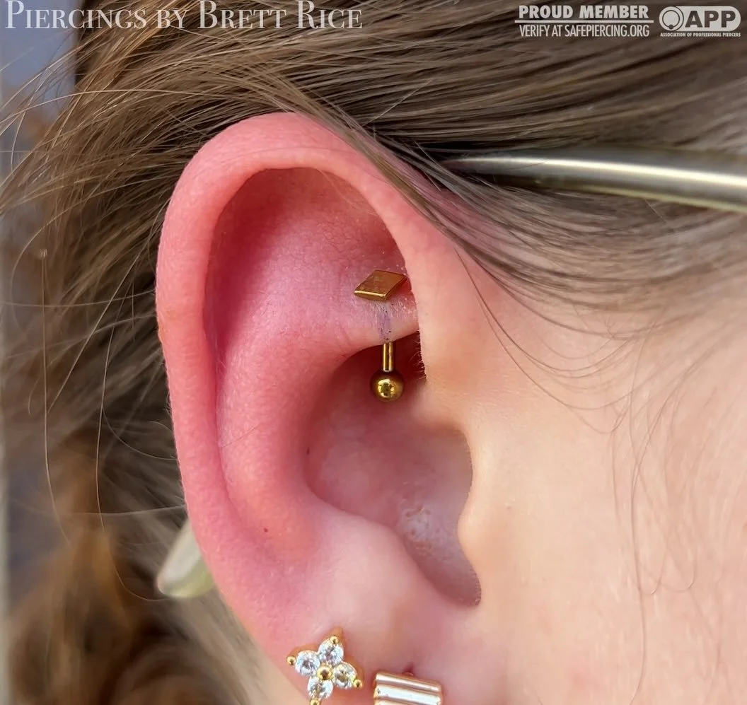 Rook piercing with implant certified titanium ✨ @divinitymetals 

#rookpiercing #appmember #safepiercing #terrehautepiercing #midwestpiercer