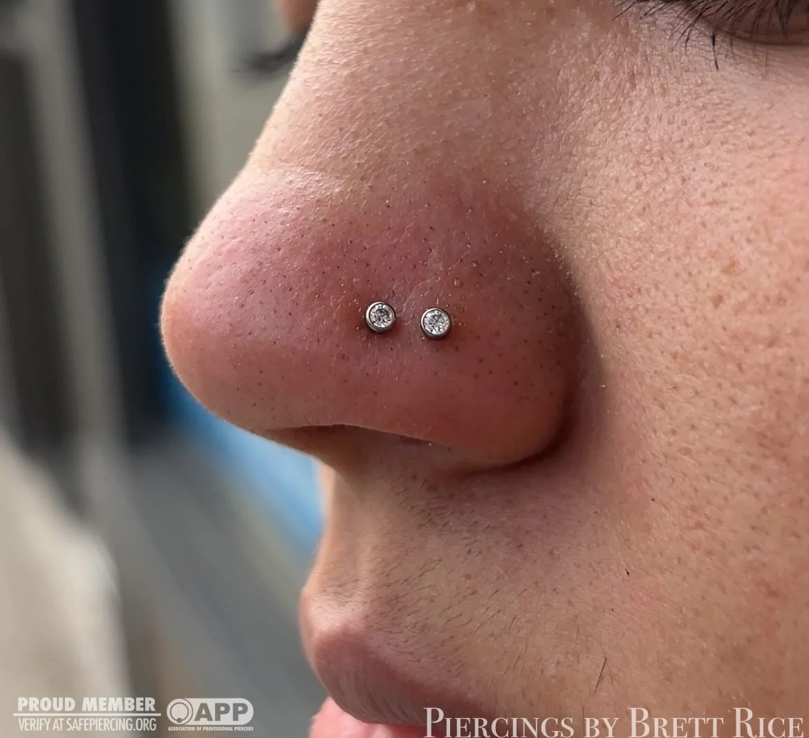 1 fresh, 1 healed. I reopened the piercing in front since it was never truly closed (not pierced by me) and added a second one behind it with 2mm bezel cz&rsquo;s @neometaljewelry 

#safepiercing #appmember #terrehautepiercing #nostrılpiercing #midwe