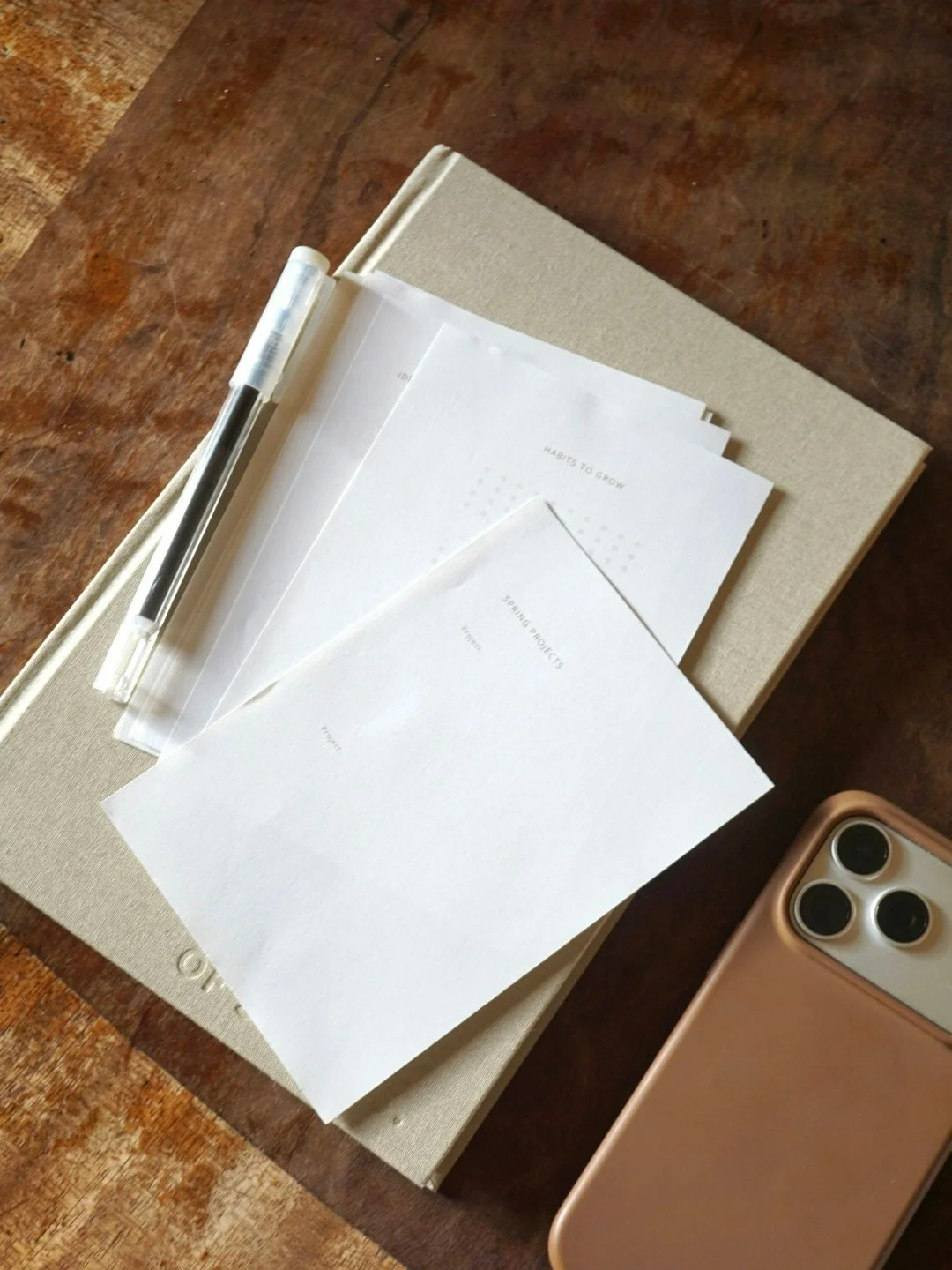 Wir haben ein richtig, richtig cooles neues Produkt, was ihr einfach herunterladen k&ouml;nnt.🥺 

Seasonal Stories sind digitale Insert-Packs f&uuml;r deinen undatierten Kalender. Sie erg&auml;nzen deinen Planer um saisonale Seiten, die du flexibel 