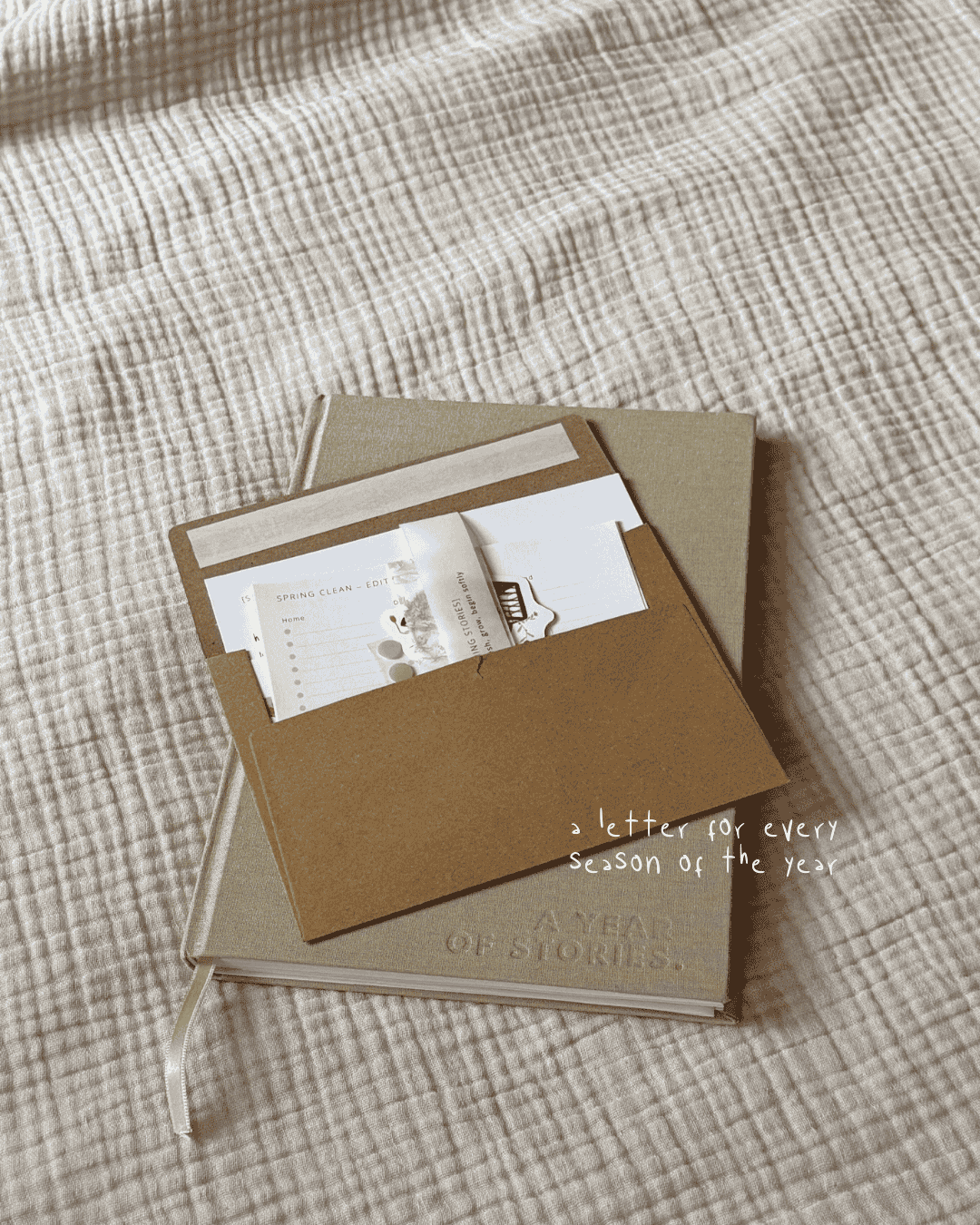 Weiß Schwarz Modern Einfach Business Marketing Digitale Produkte Instagram Post -72.png