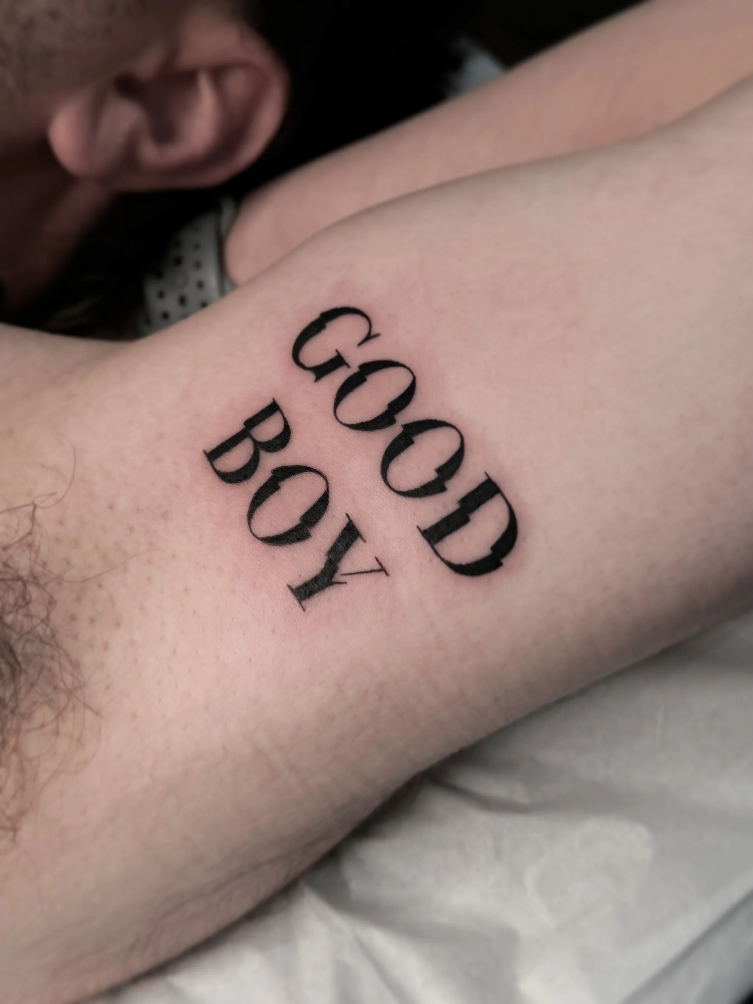 Good boy ✨

Definitely love tattooing lettering, especially in fun placements like this one.

NYC booking June 
Chicago, June 11&ndash;16, last spot available 
Denver, fully booked 

If you&rsquo;d like to get tattooed, you can submit a request throu