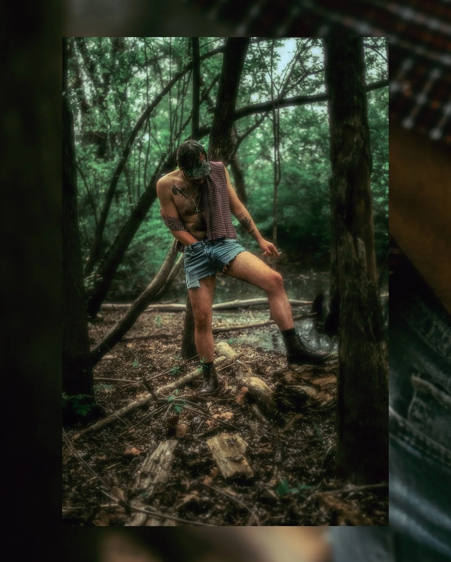 Always love a nice leisurely stroll through the woods 😉🙂&zwj;↕️

Featuring: @xanarchychaos 
Photography: @spilledmilkphoto