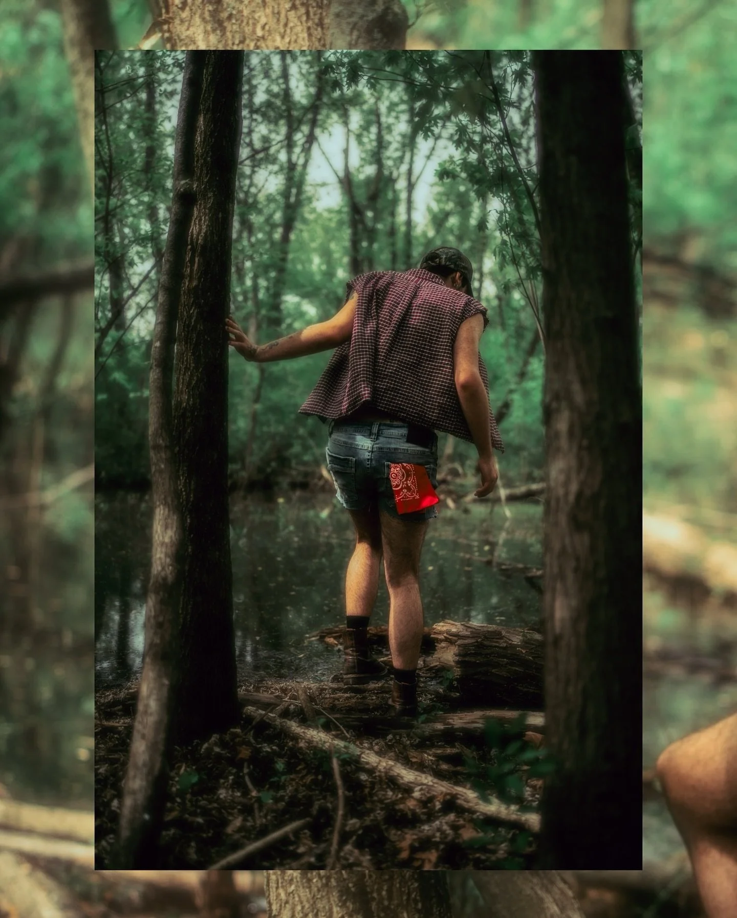 Came across @xanarchychaos in the woods and I found myself doing a lot more than birdwatching. 

Featuring: @xanarchychaos 
Photography: @spilledmilkphoto