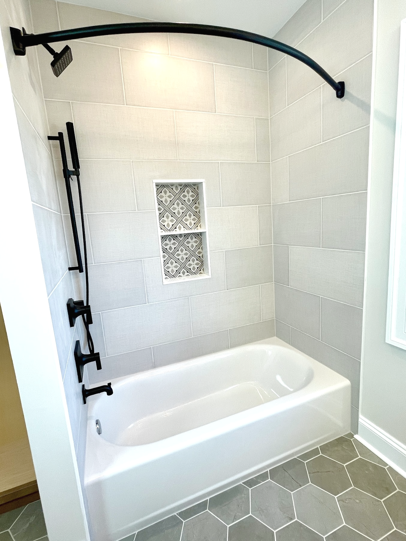 2025_607+Summer+Street_Hall+Bath_Tub.png