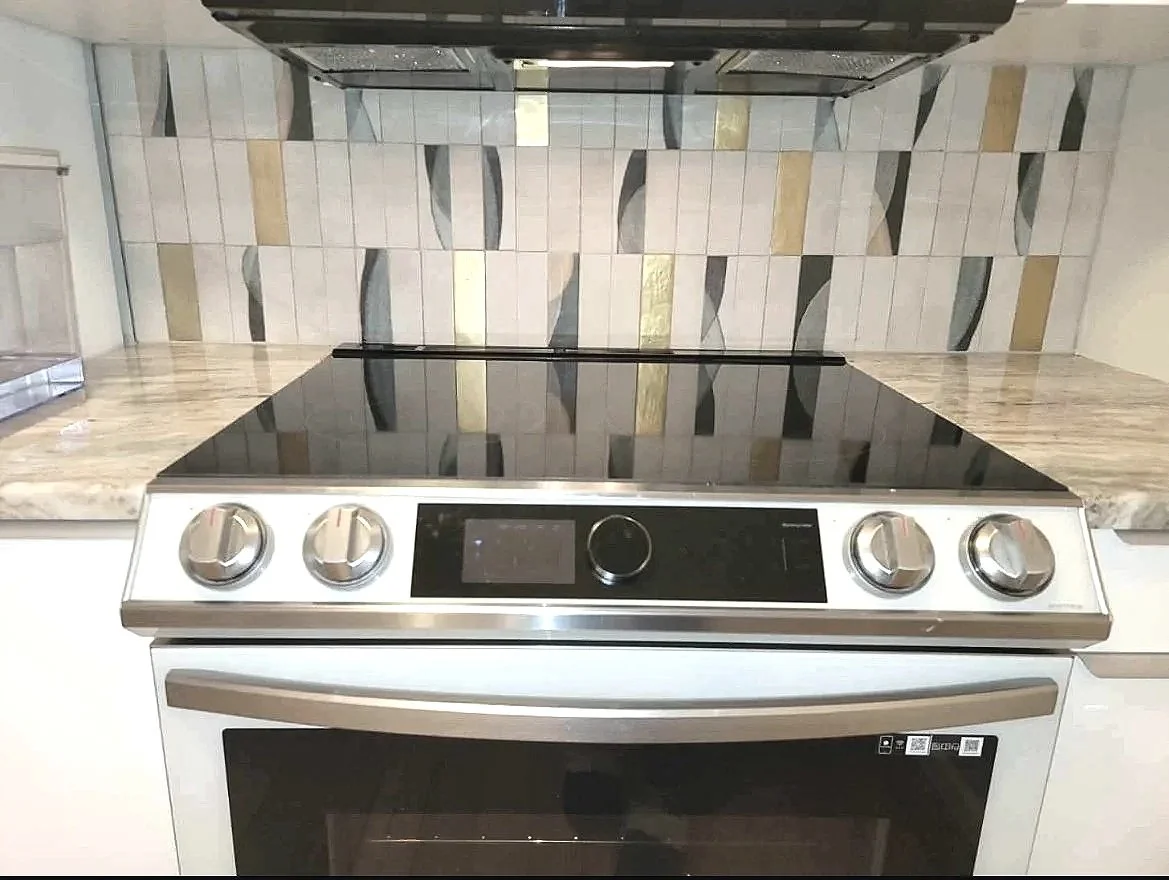 Wow Pottery backsplash installed, designed by Sara Trotter / Chroma Maison Design.