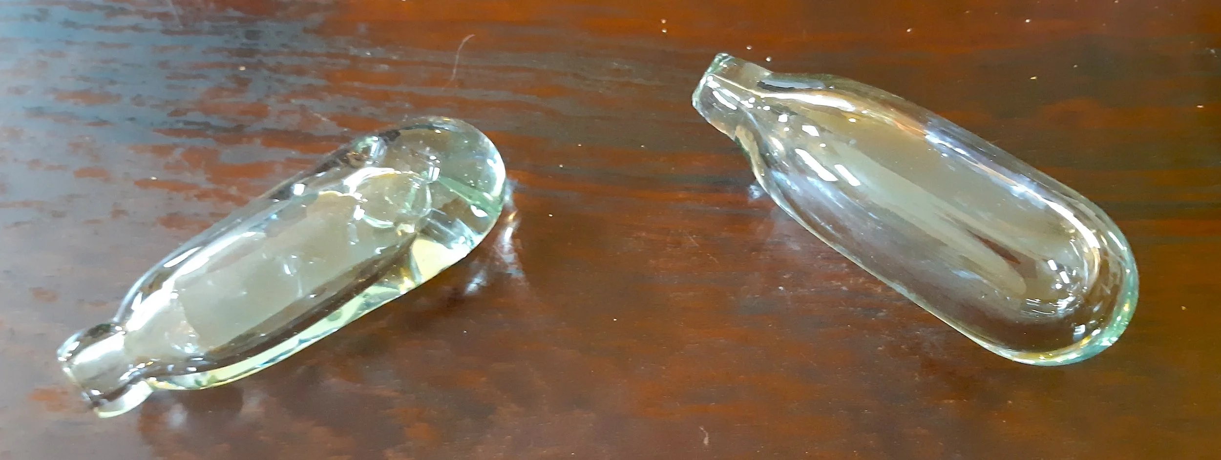 IT'S A GAS. 2023. Glass. 9cm x 3cm.