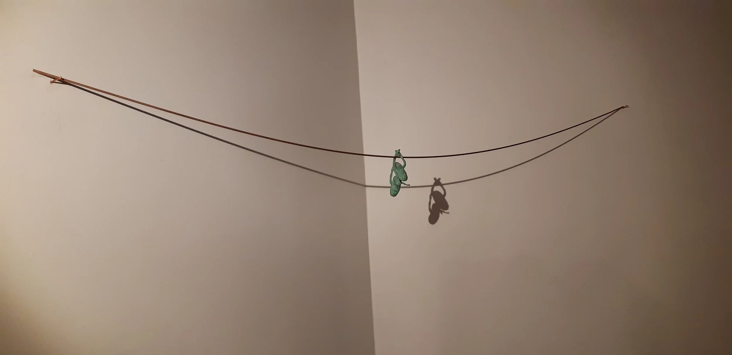 TO THE WIRE. 2018 Bronze, Copper wire 
7cm x 4 cm, 60cm