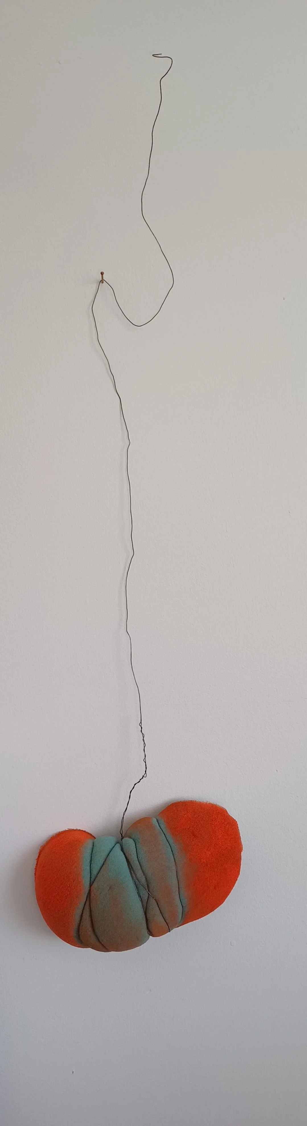 HOT TIPS. 2024. Wire, sponge, acrylic.
19cm x 10cm x 7cm, 60cm